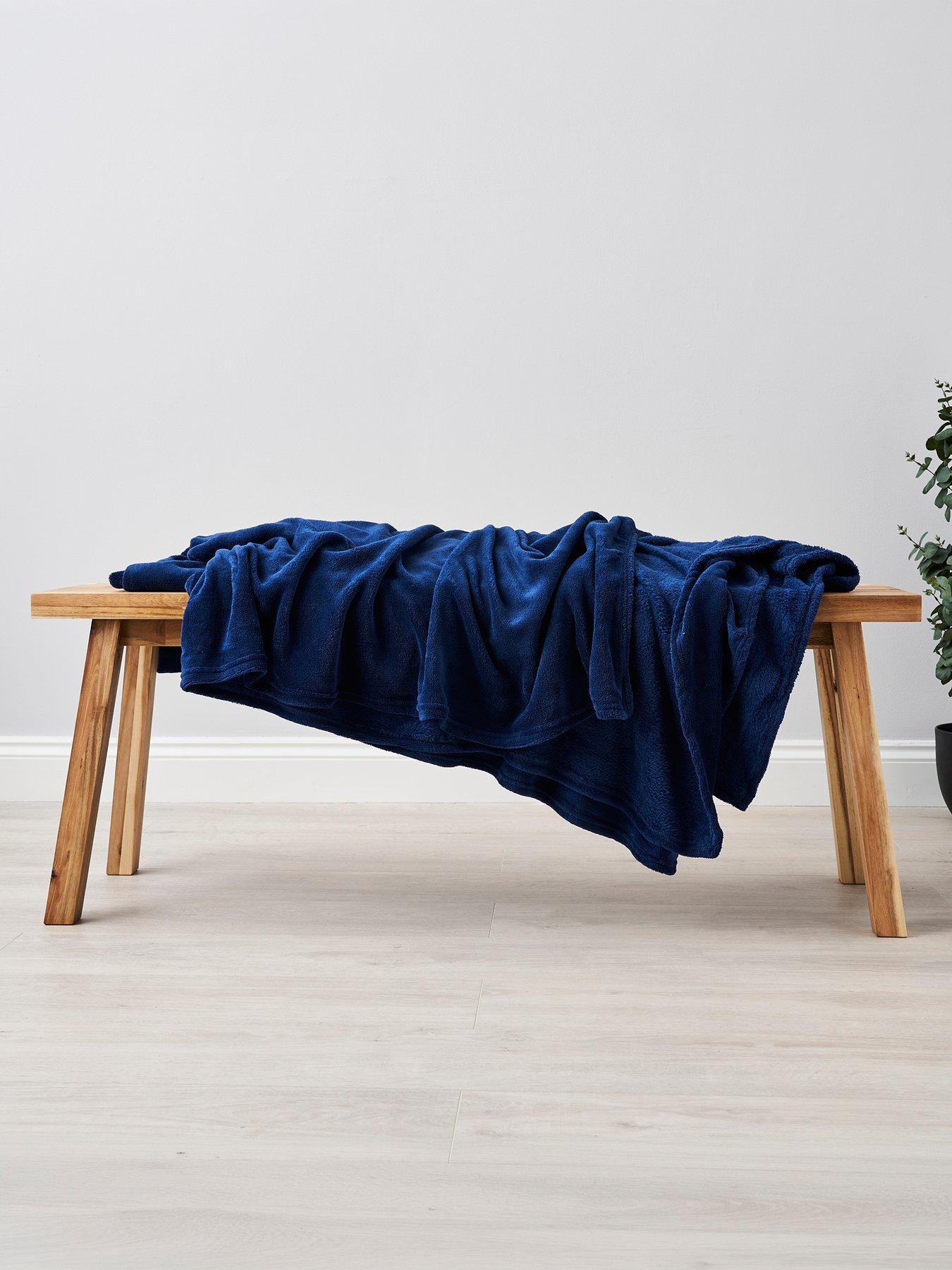 the-very-collection-jumbo-fleece-throw-black