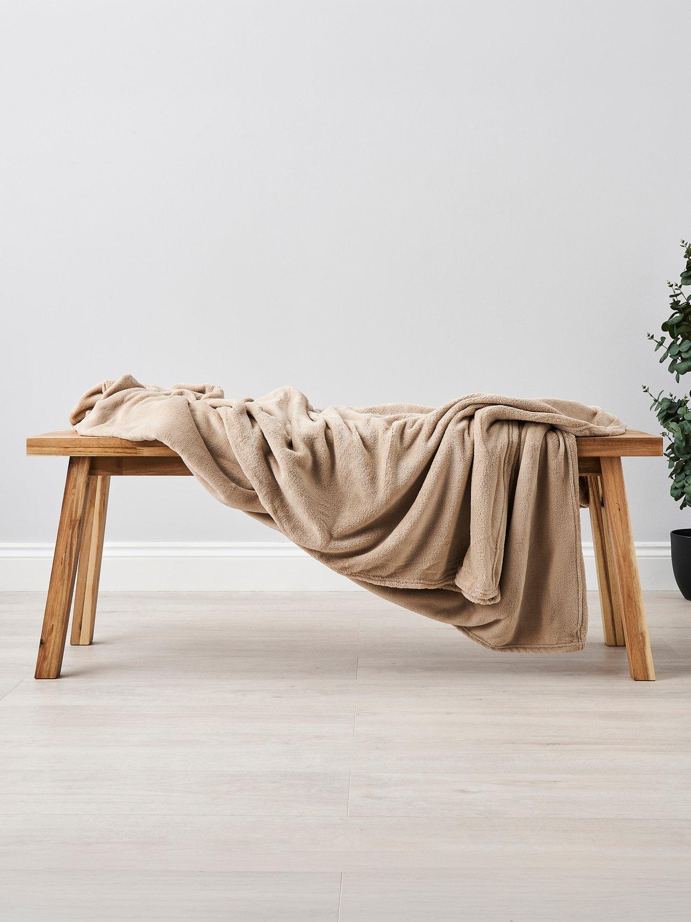 The Very Collection Jumbo Fleece Throw - Black