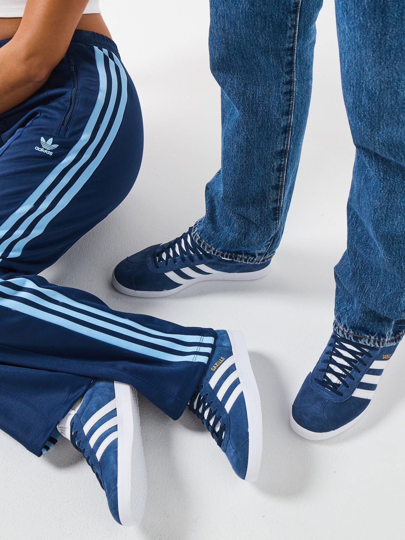 Image 1 of 8 of adidas Originals Gazelle Trainers - Navy