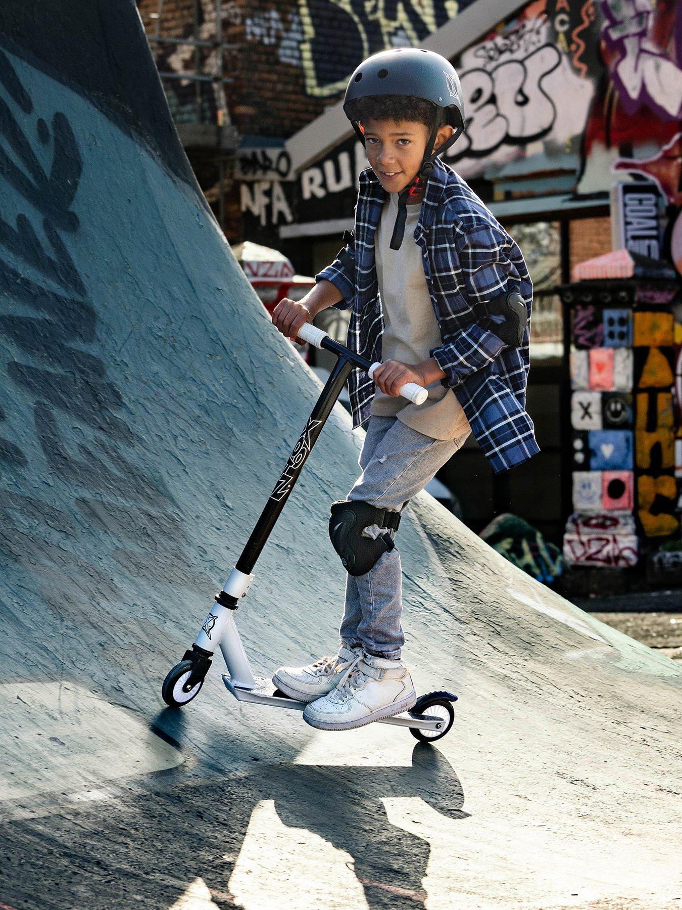 XOOTZ Invert T-Bar Stunt Scooter