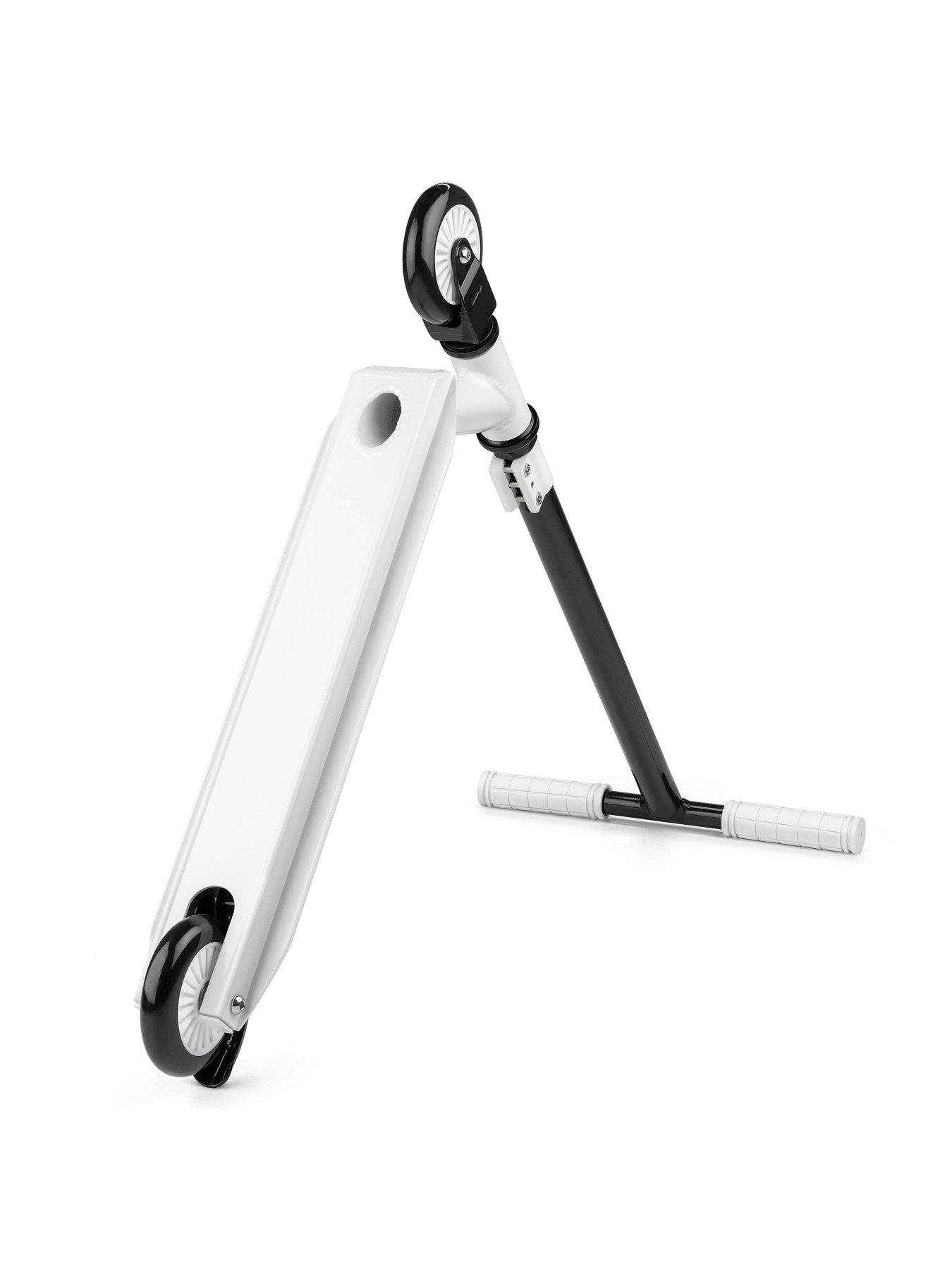 Image 4 of 7 of XOOTZ Invert T-Bar Stunt Scooter