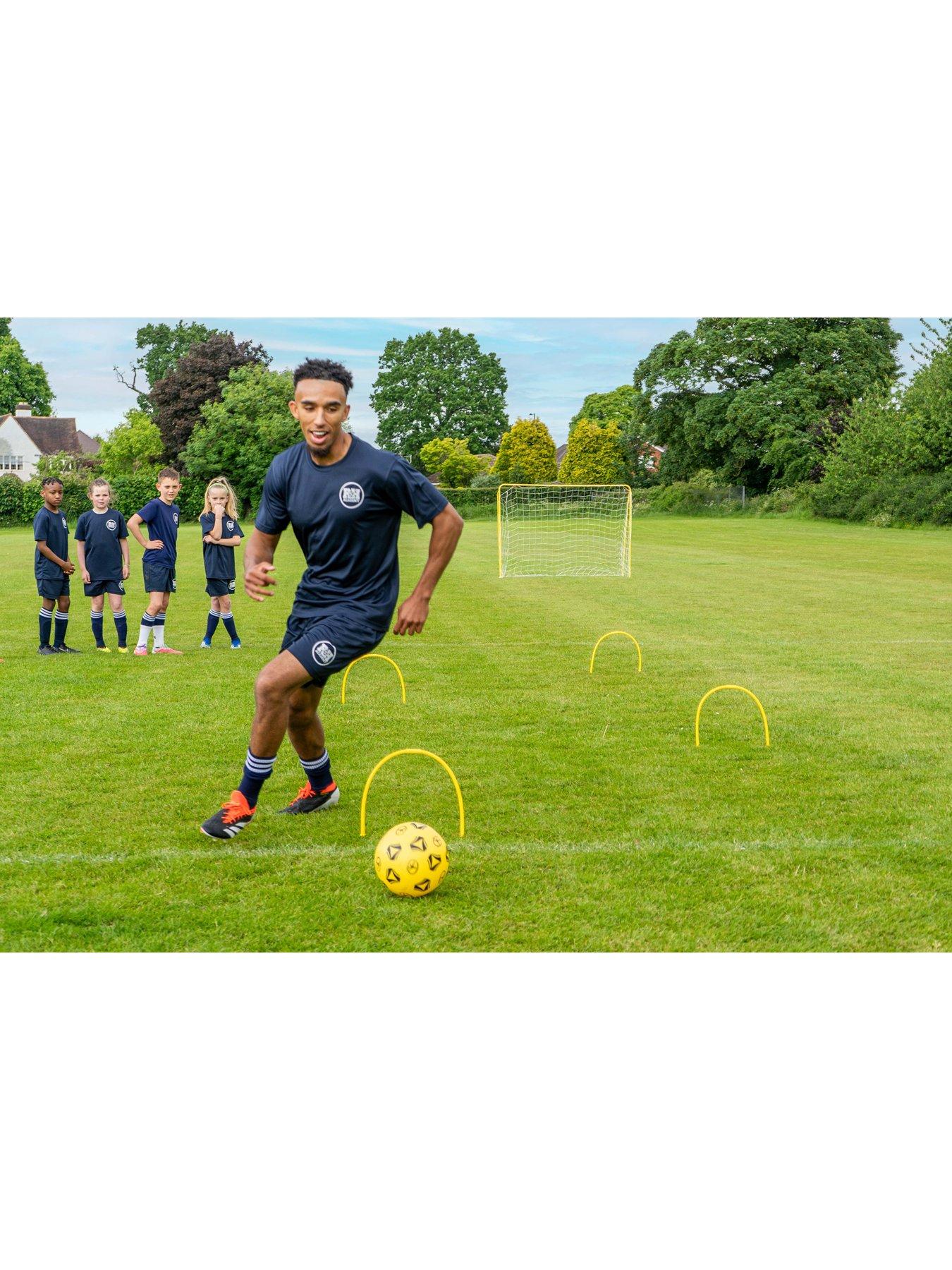 Image 5 of 7 of Kickmaster Ultimate Football Challenge