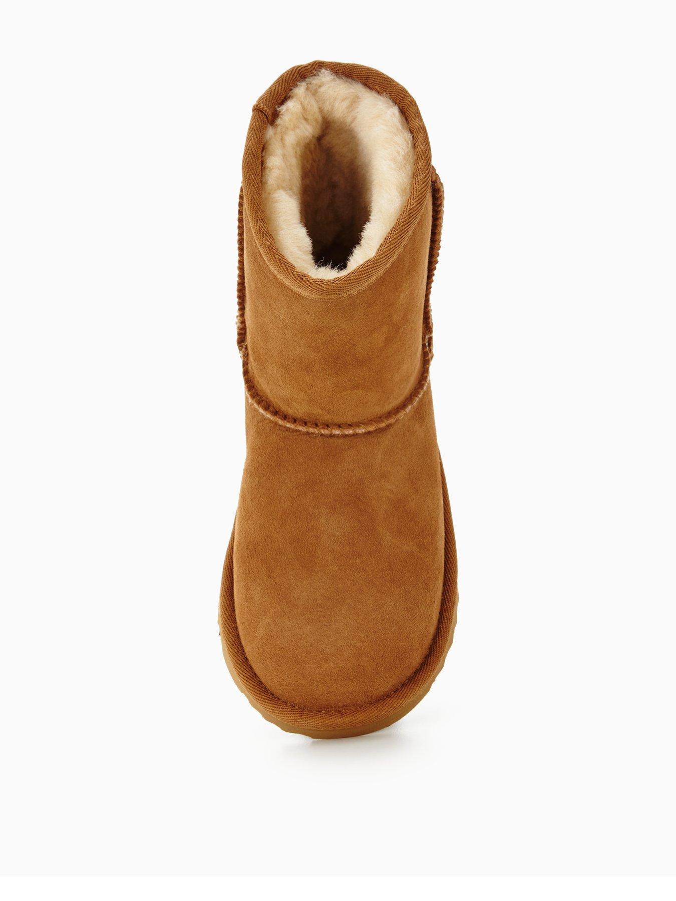 ugg-ugg-kids-classic-ii-boot-chestnutoutfit