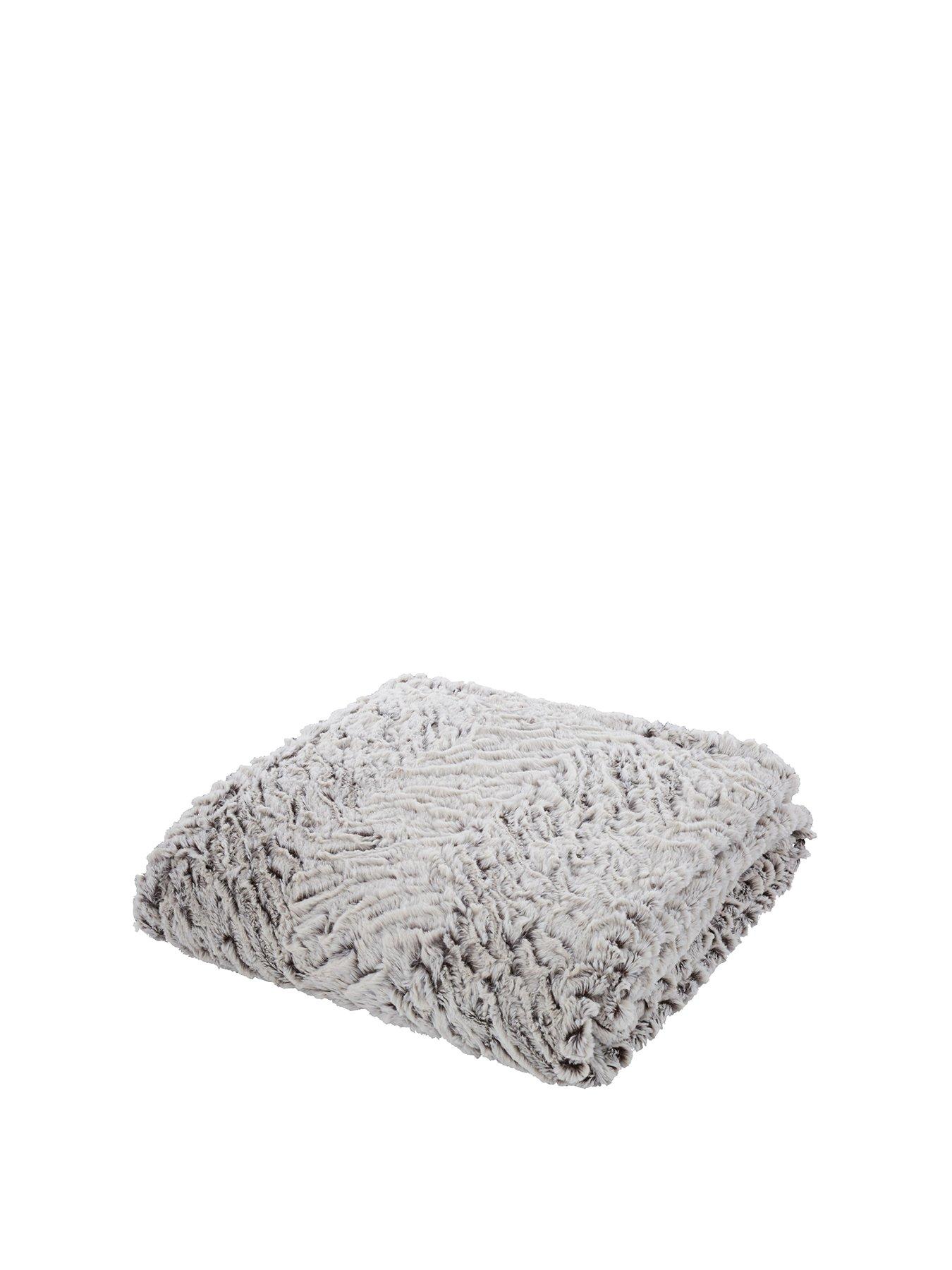 catherine-lansfield-faux-fur-wolf-throw-grey