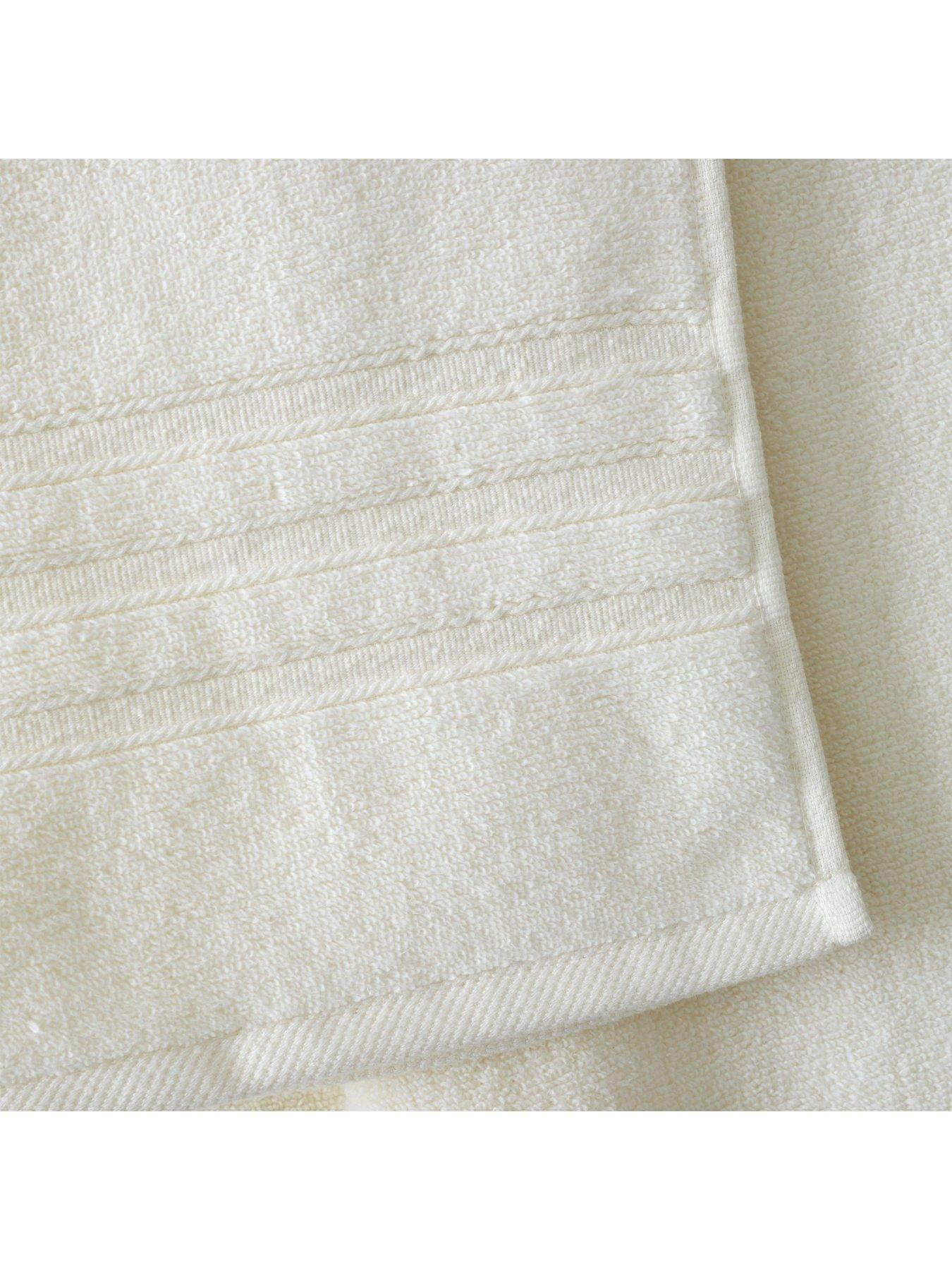 Image 2 of 6 of Catherine Lansfield Zero Twist Bath Sheet Pair