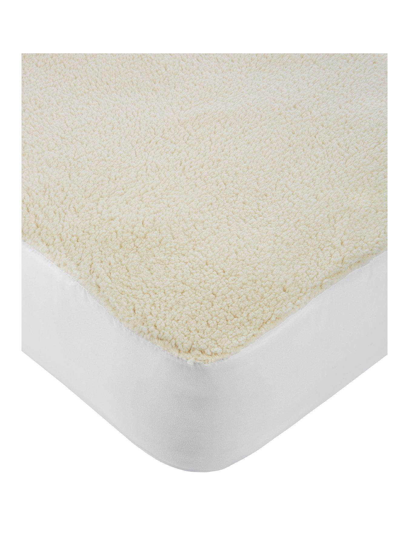 the-very-collection-super-soft-teddy-fleece-mattress-protectorstillFront