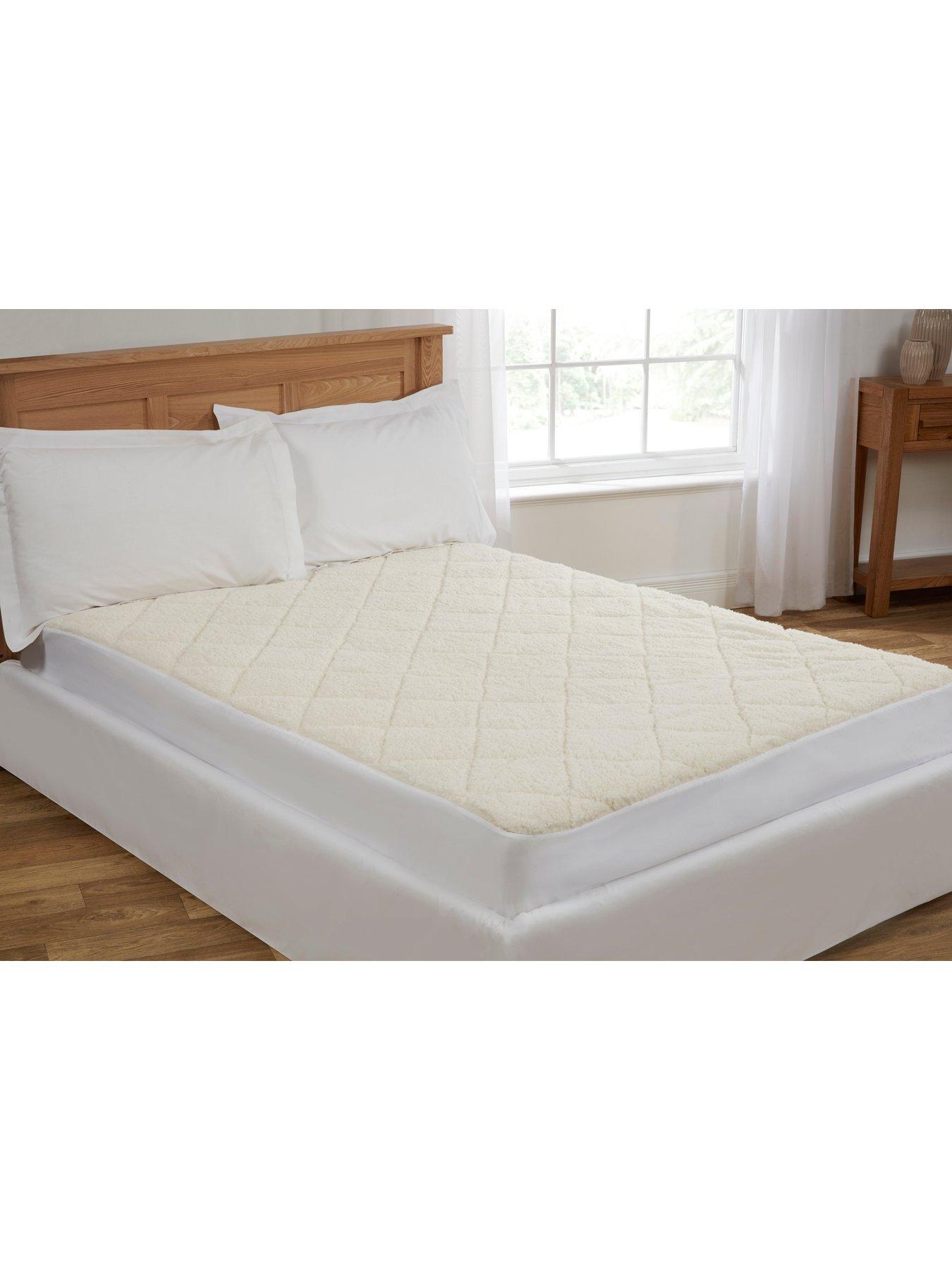the-very-collection-super-soft-teddy-fleece-mattress-protectoroutfit