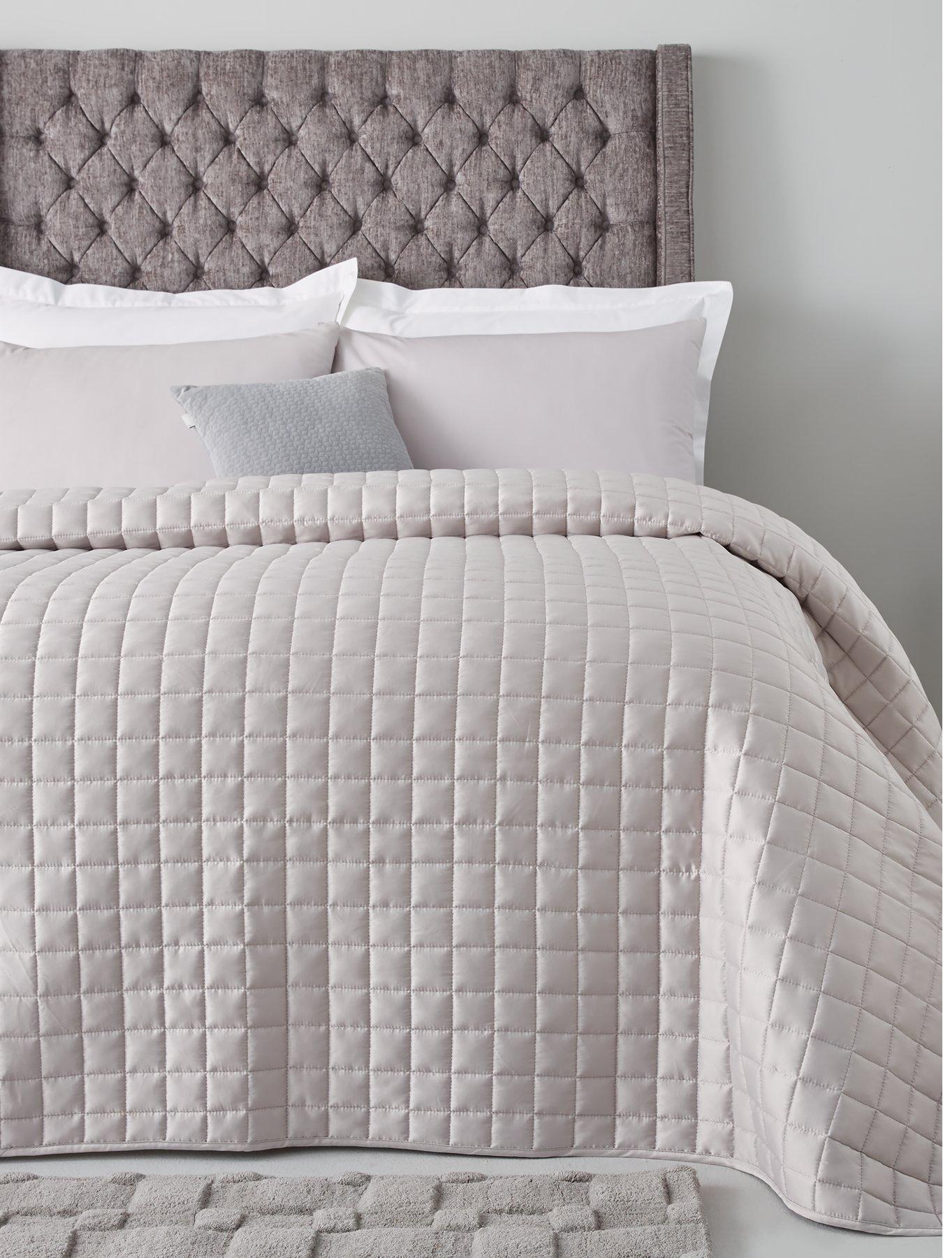 very-home-luxury-quilted-bedspread-throw-champagnestillFront