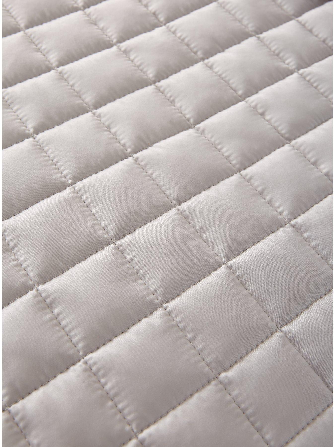 very-home-luxury-quilted-bedspread-throw-champagneback