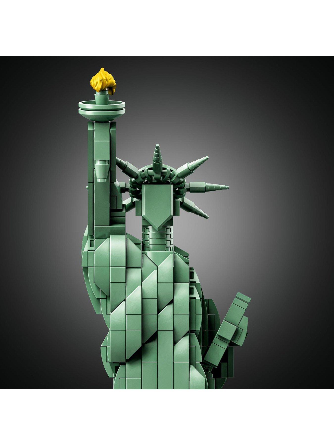 lego-architecture-statue-of-liberty-21042detail
