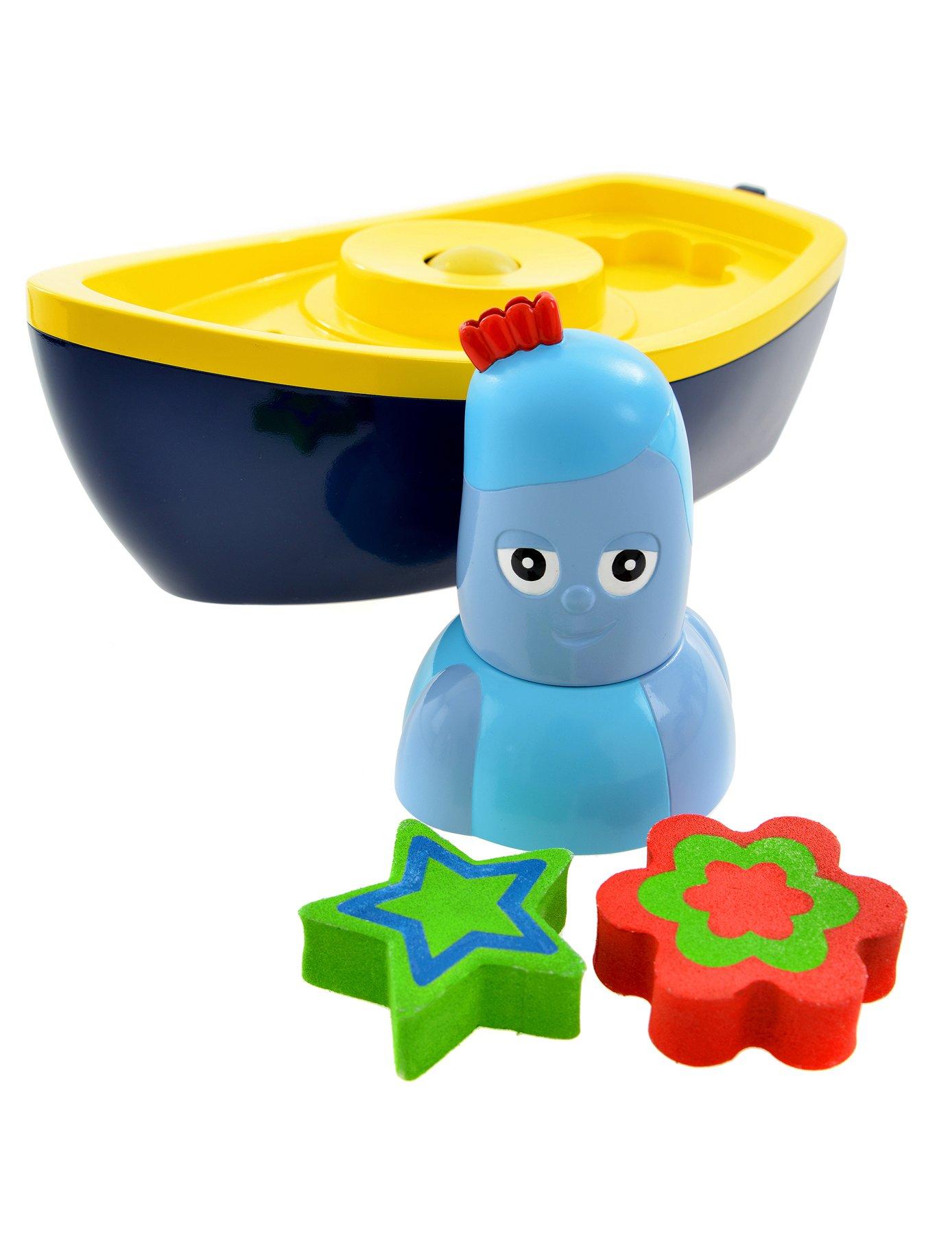Image 4 of 6 of In The Night Garden Iggle Piggle's Lightshow Bath Time Boat Toy