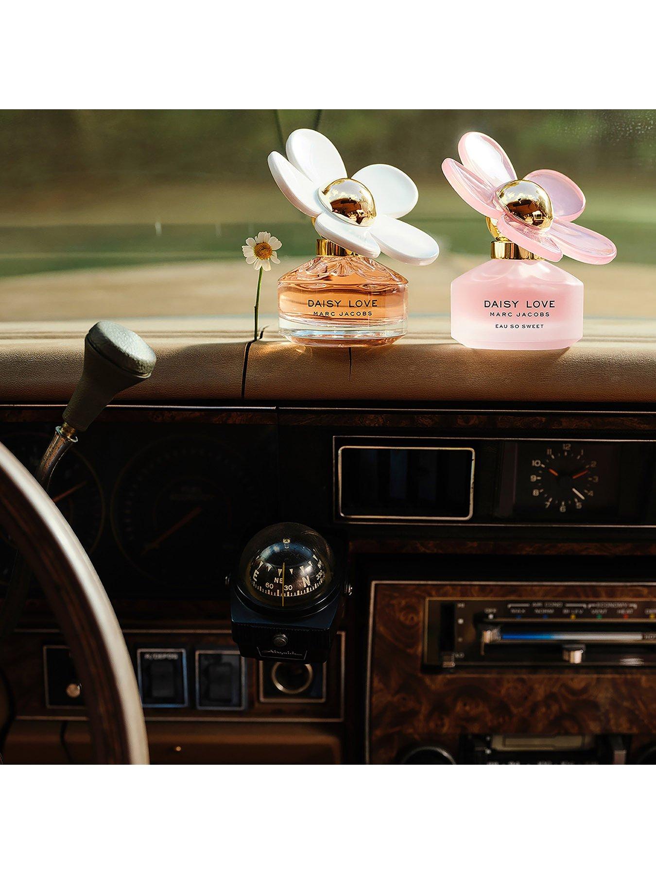 Image 5 of 6 of MARC JACOBS Daisy Love Eau de Toilette 50ml