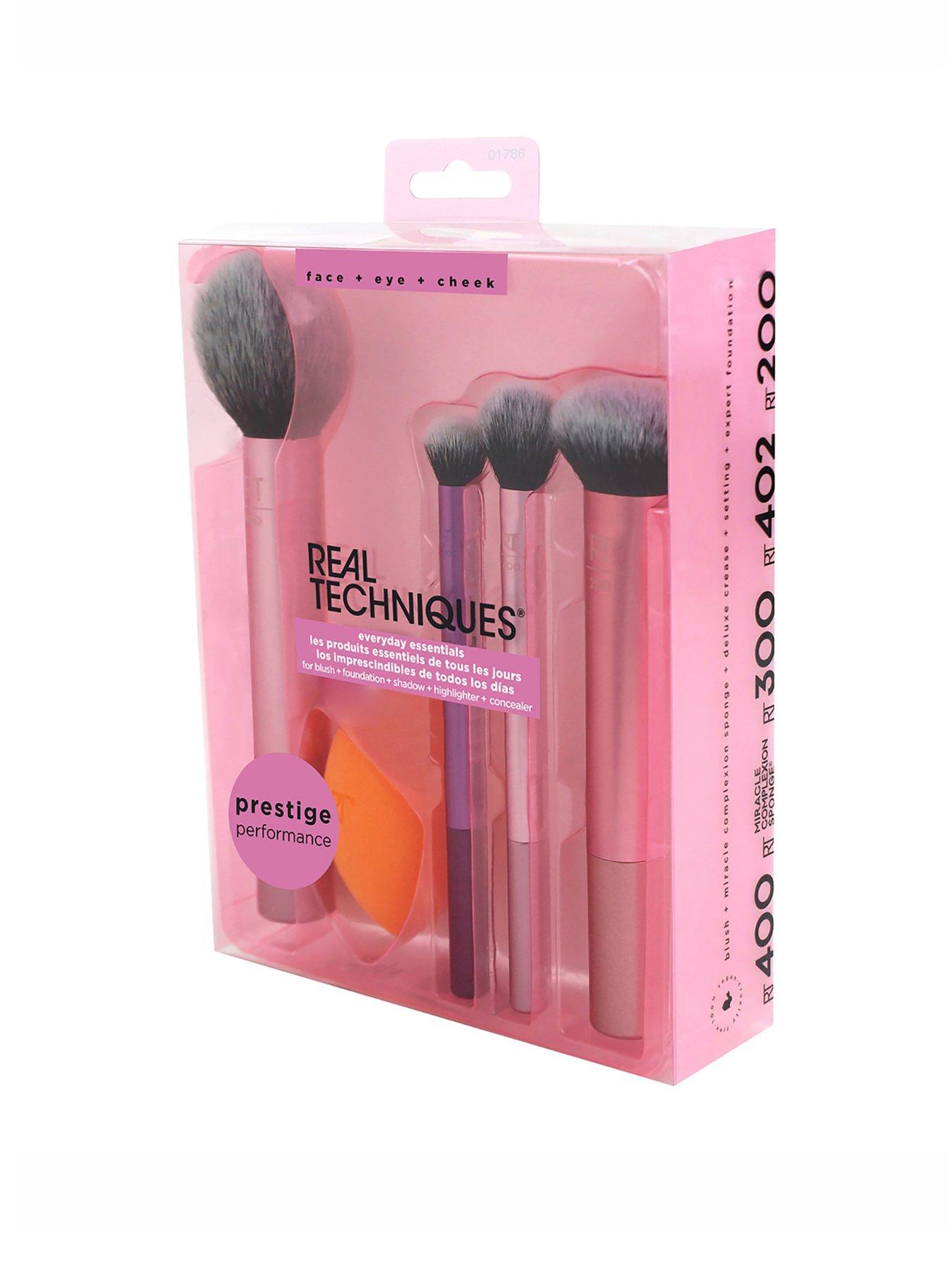 Image 2 of 3 of Real Techniques Everyday Essentials (Worth &pound;35)