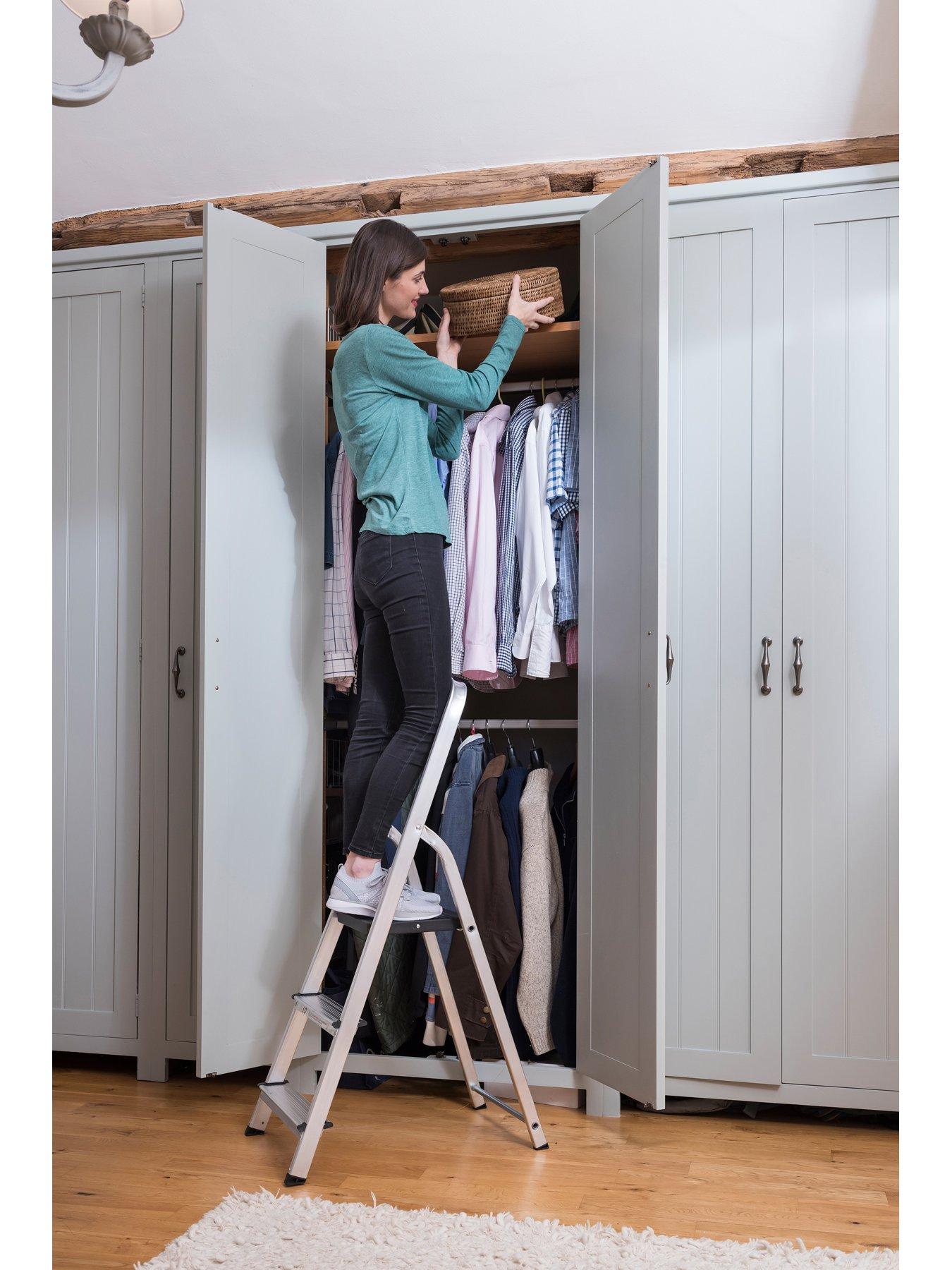 Image 3 of 6 of Werner High Handrail 3 Tread Stepladder