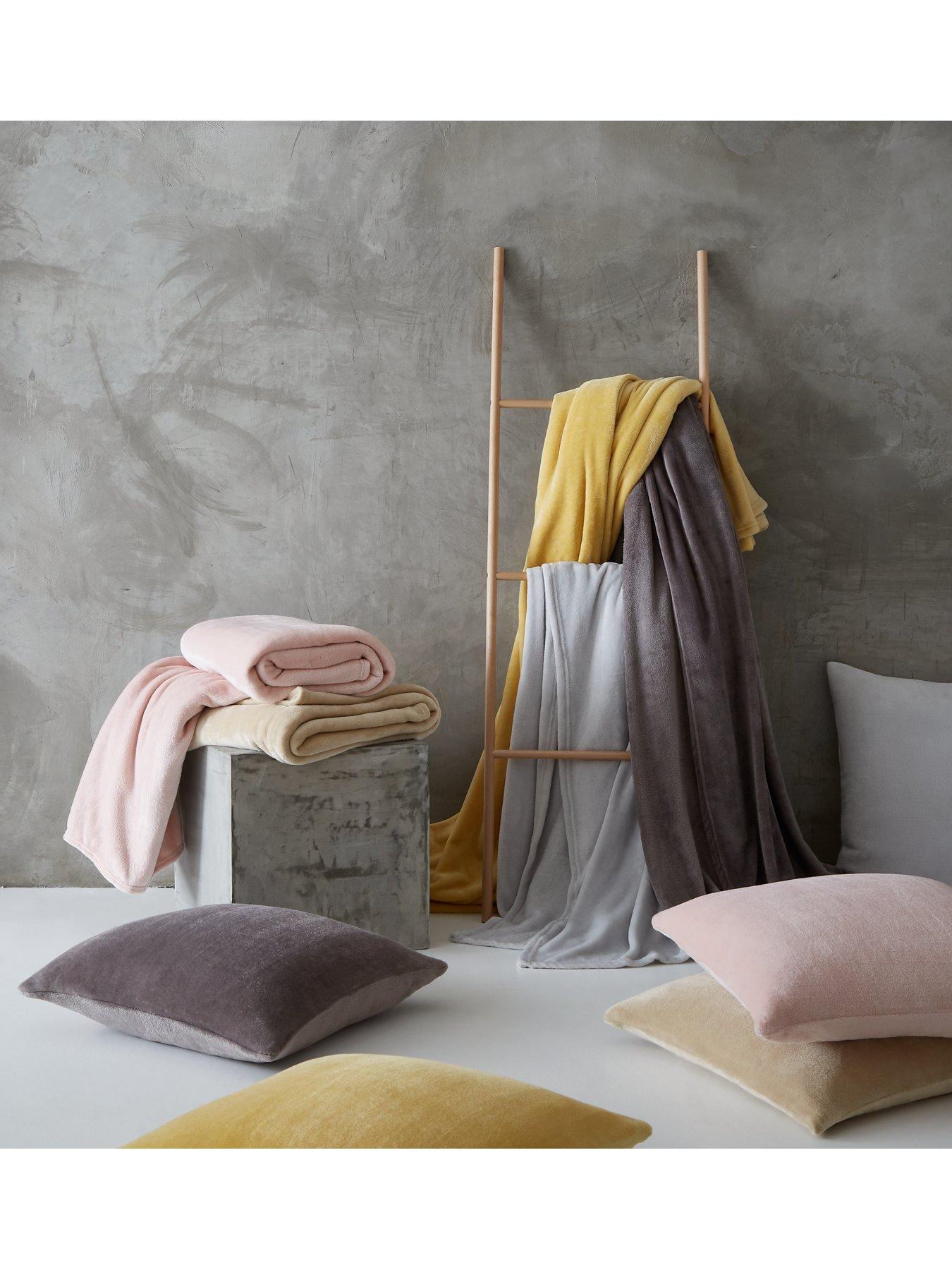 Image 2 of 4 of Catherine Lansfield Raschel Extra Large Throw