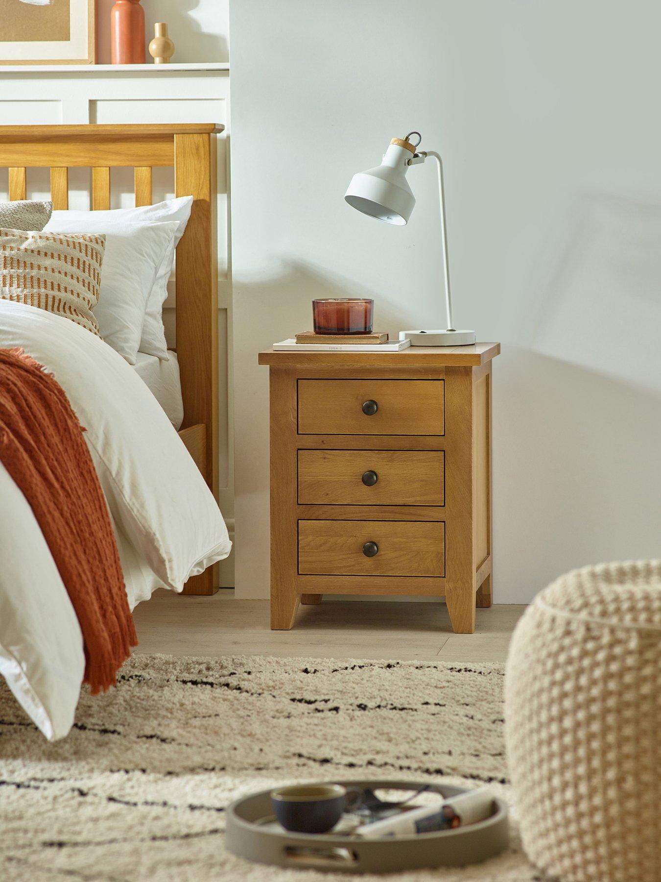 julian-bowen-marlborough-ready-assembled-3-drawer-solid-oakoak-veneer-bedside-cabinet