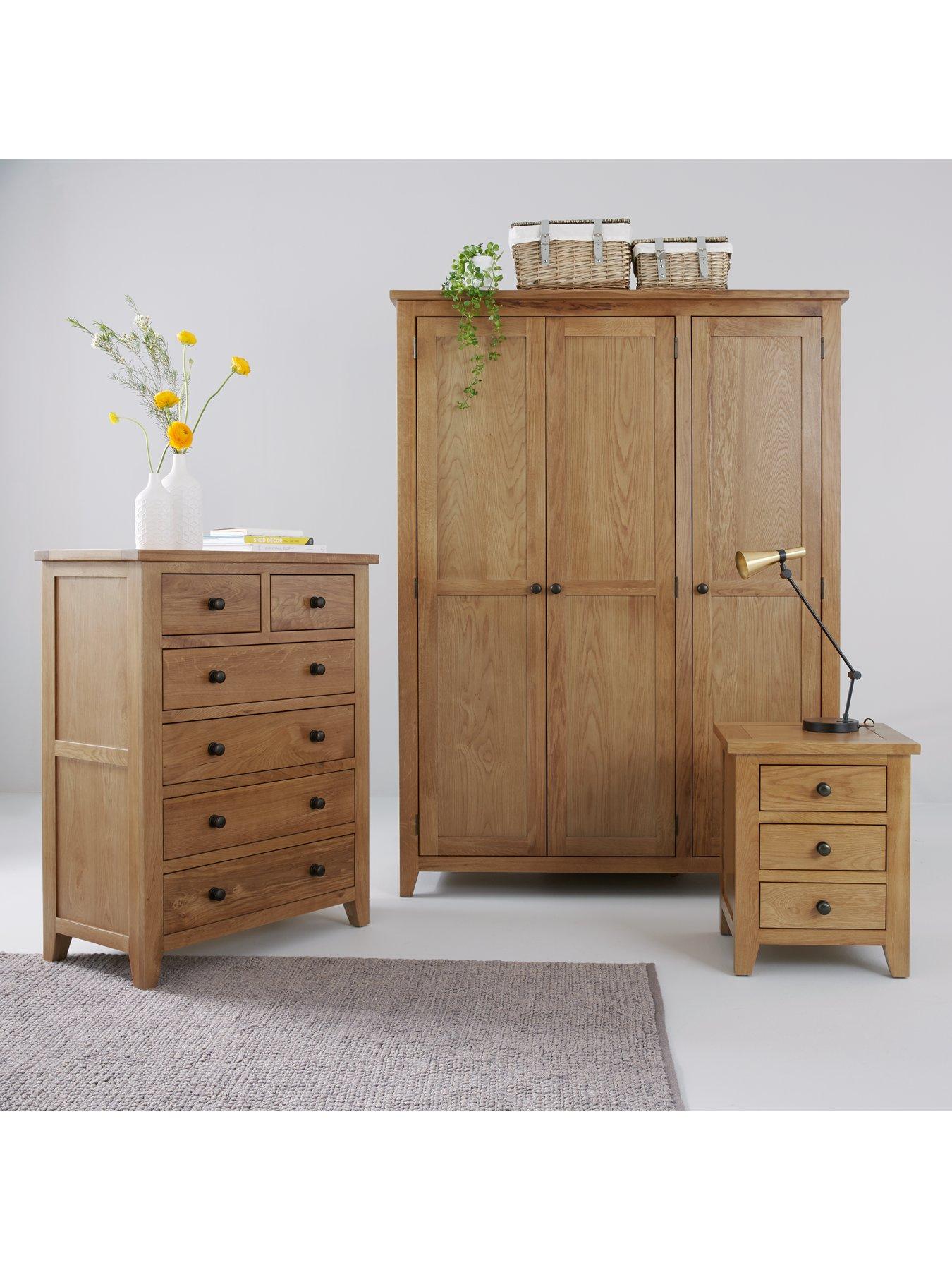 Image 5 of 5 of Julian Bowen Marlborough Ready Assembled 3 Drawer Solid Oak/Oak Veneer Bedside Cabinet