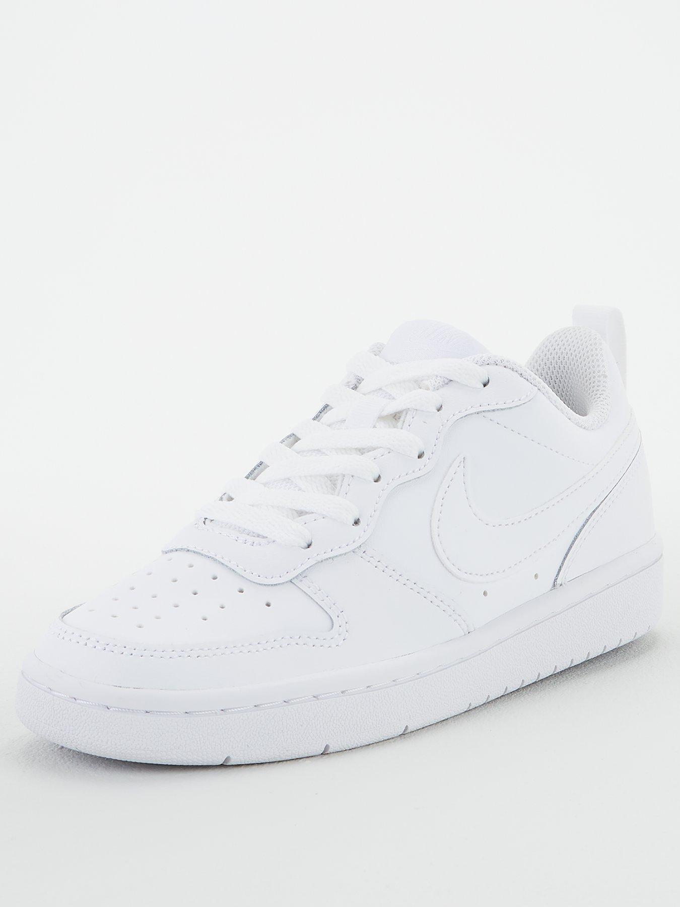 White junior shop nike trainers