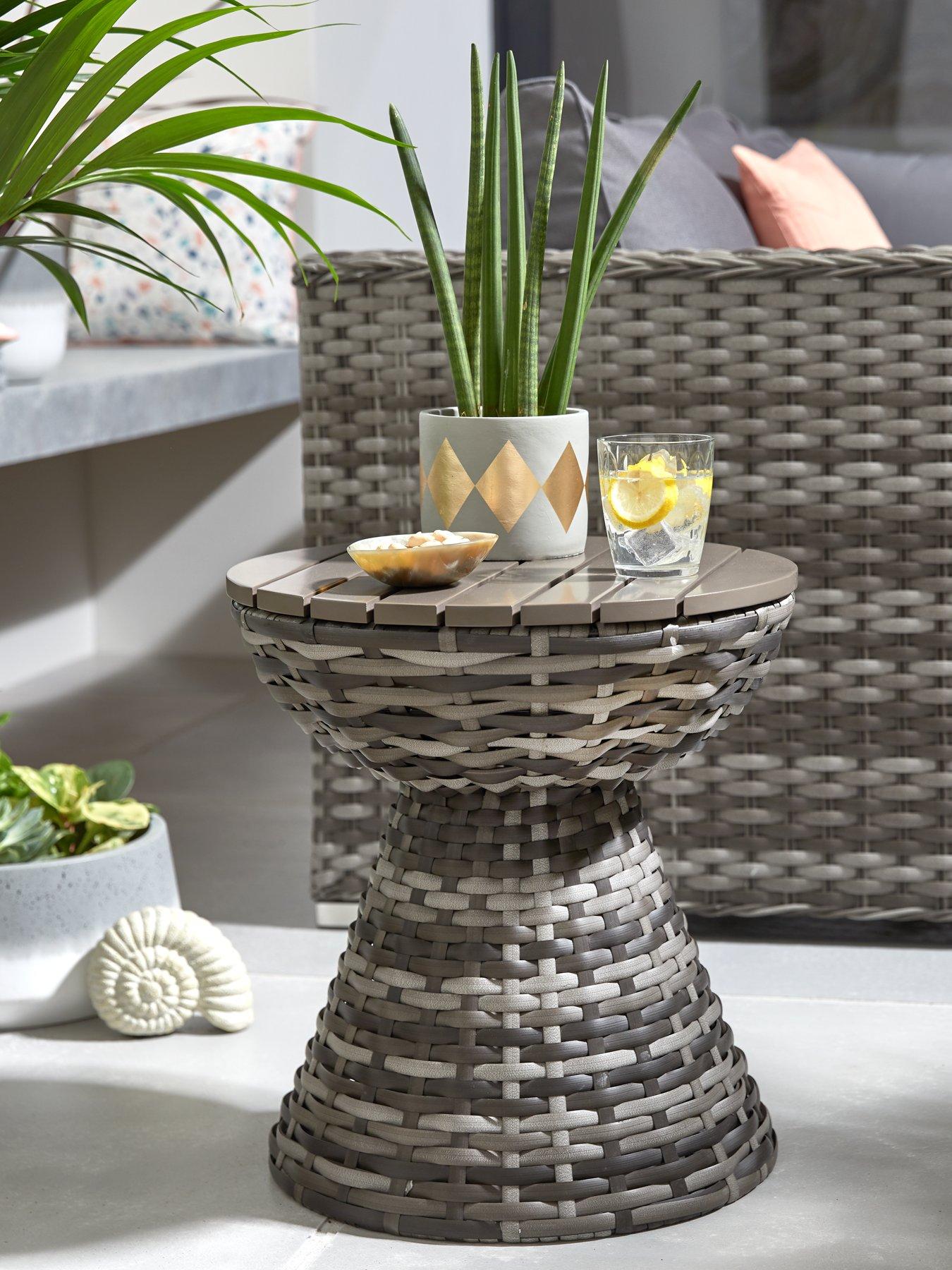 End on sale table rattan