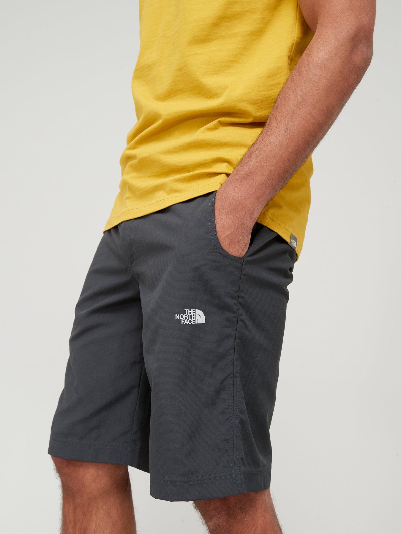 the-north-face-mens-tanken-short-greyoutfit