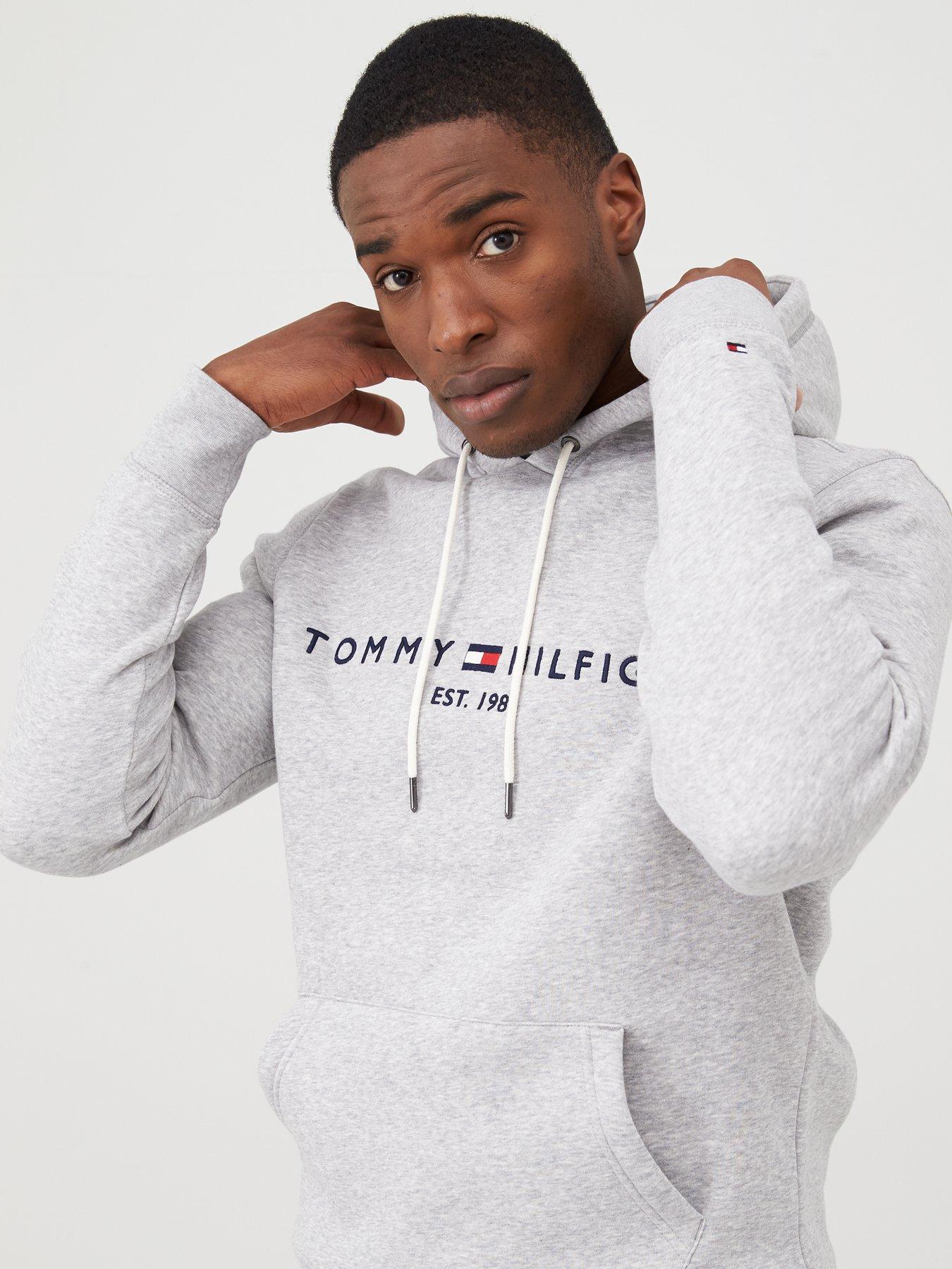 tommy-hilfiger-tommy-hilfiger-core-logo-overhead-hoodie-light-greyoutfit