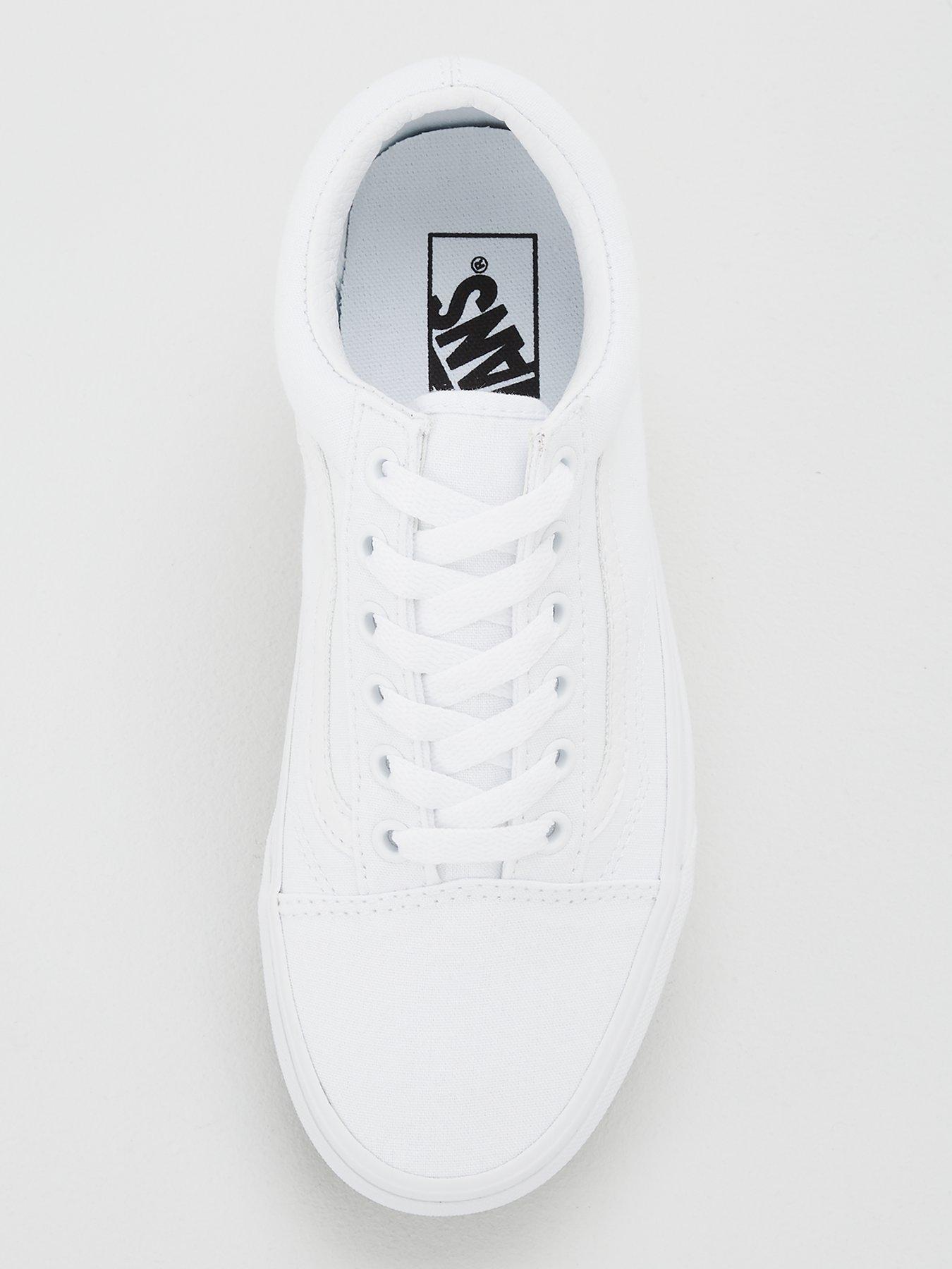 vans-womens-old-skool-trainers-whiteoutfit