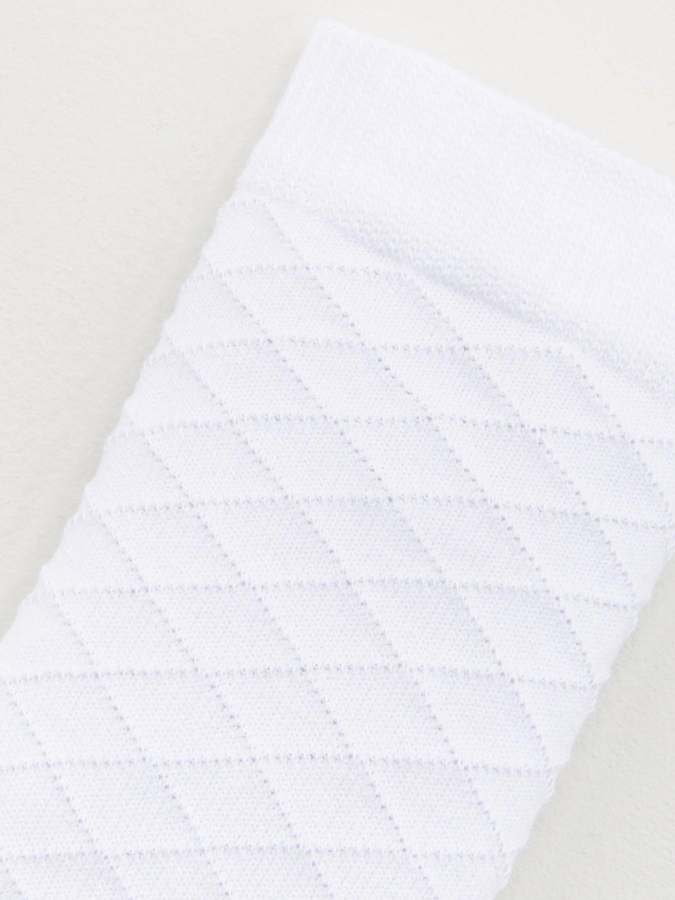 Image 3 of 3 of The Very Collection Girls 5 Pack Diamond Stitch Knee Length Socks - White