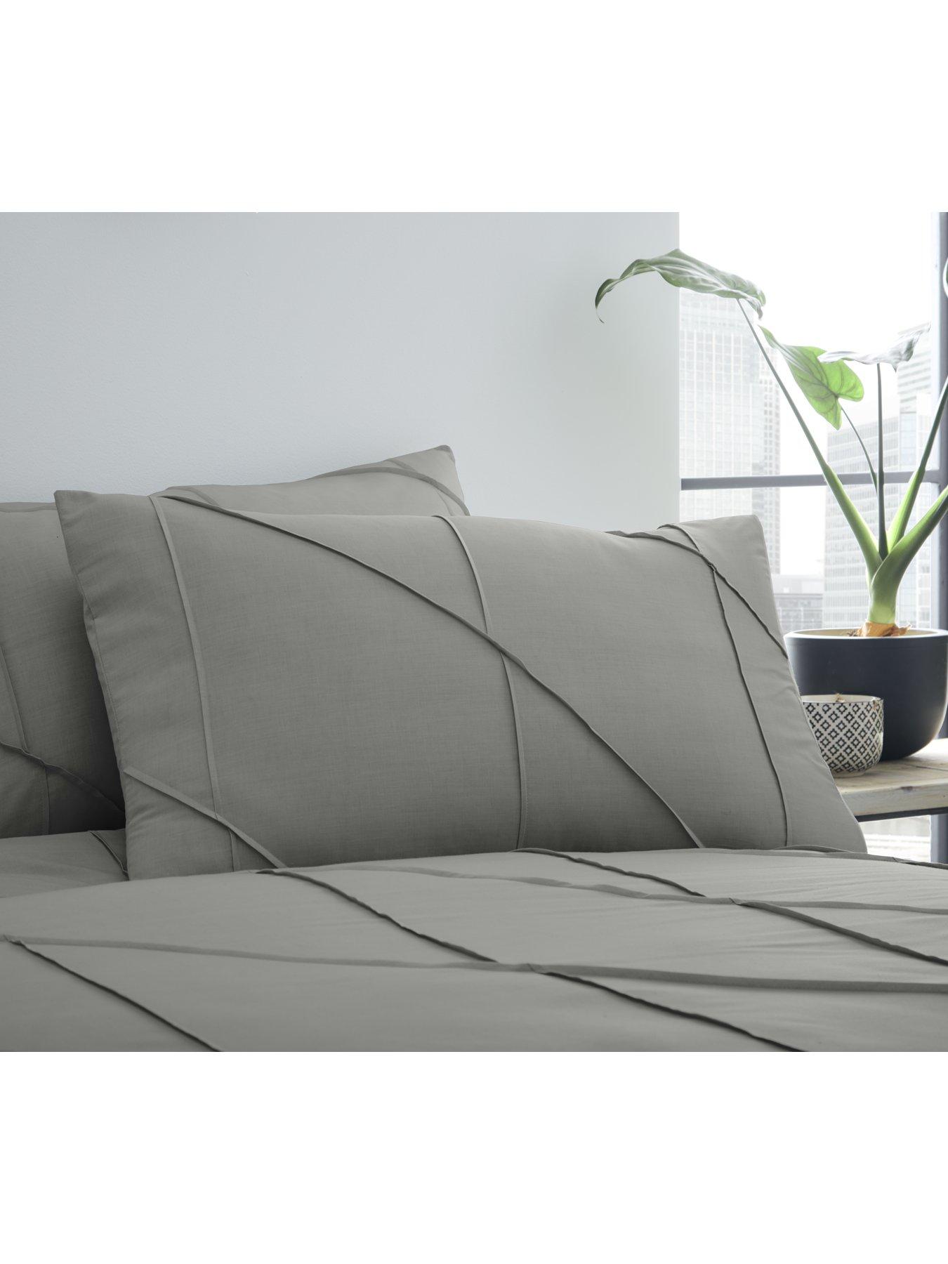 serene-dart-duvet-cover-set-greyoutfit