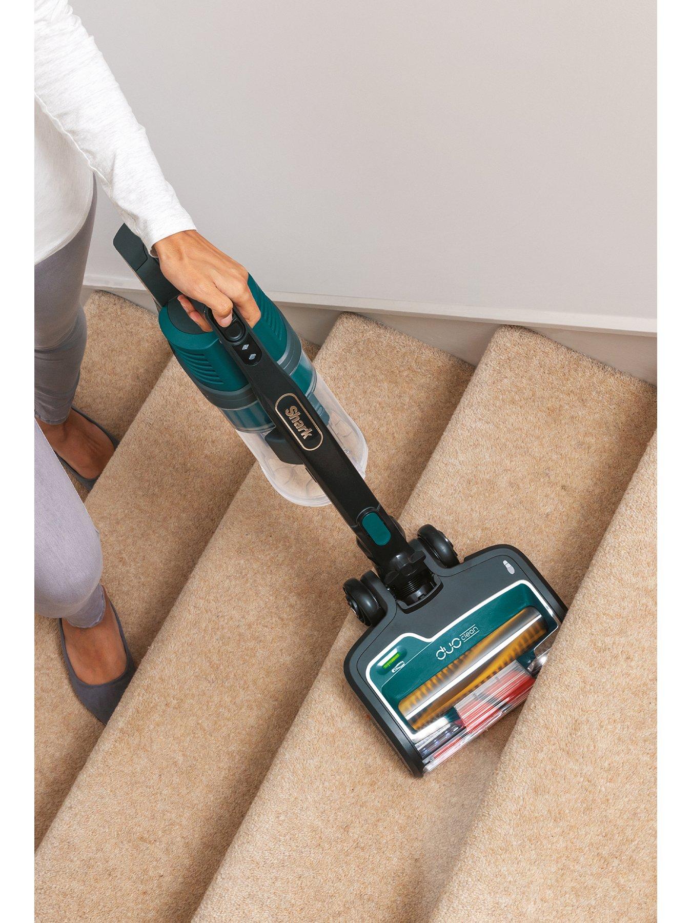 shark-cordlessnbspvacuum-cleaner-with-anti-hair-wrap-and-truepet-iz201ukt-single-batteryoutfit