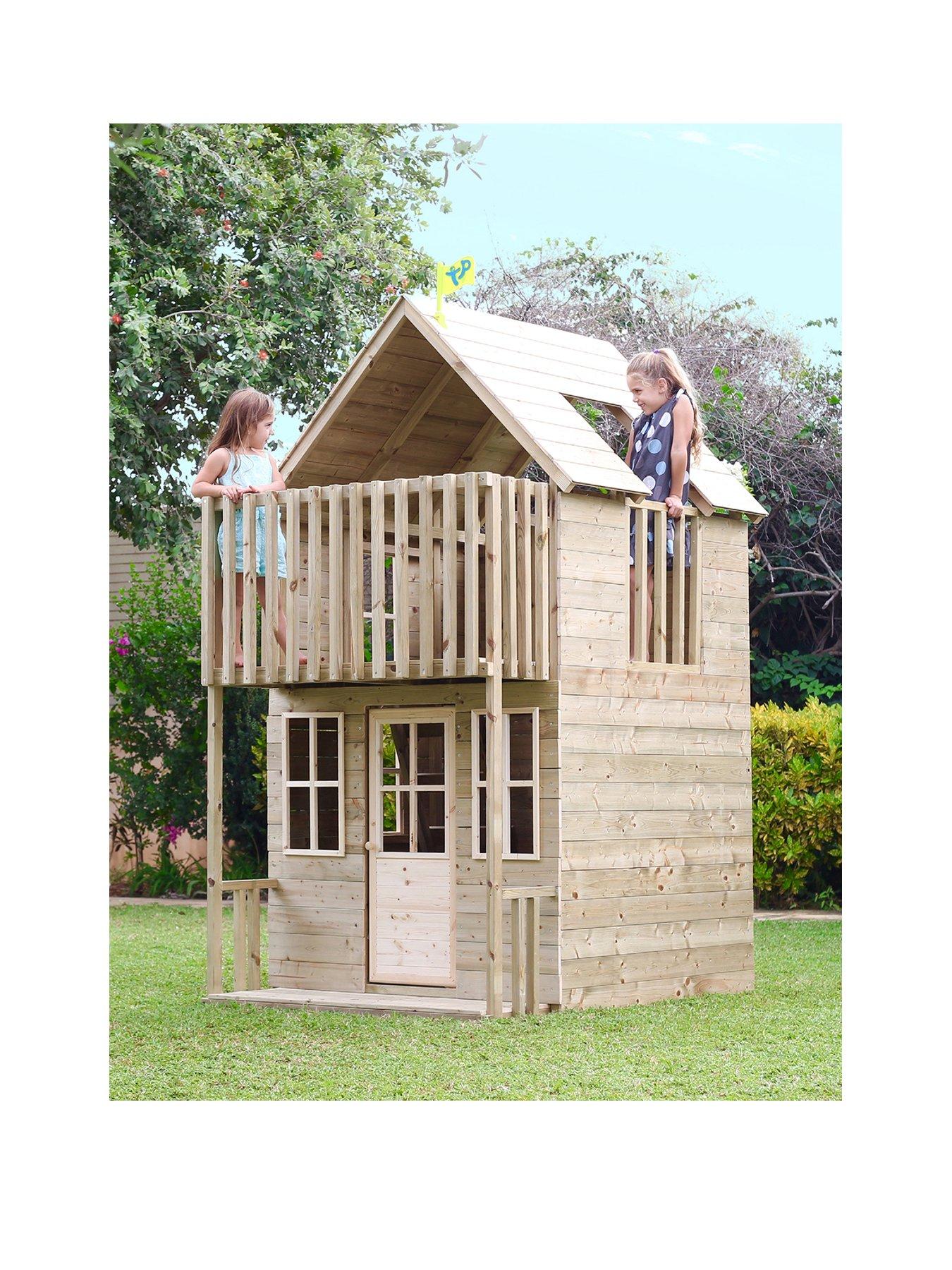 Tall store wooden playhouse