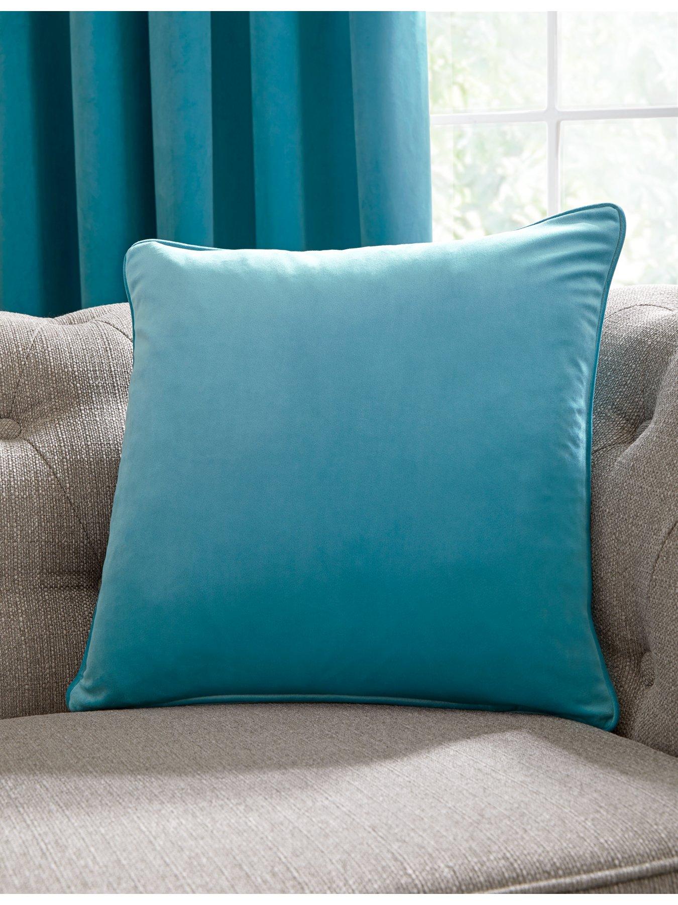 laurence-llewelyn-bowen-montrose-velvet-piped-cushion