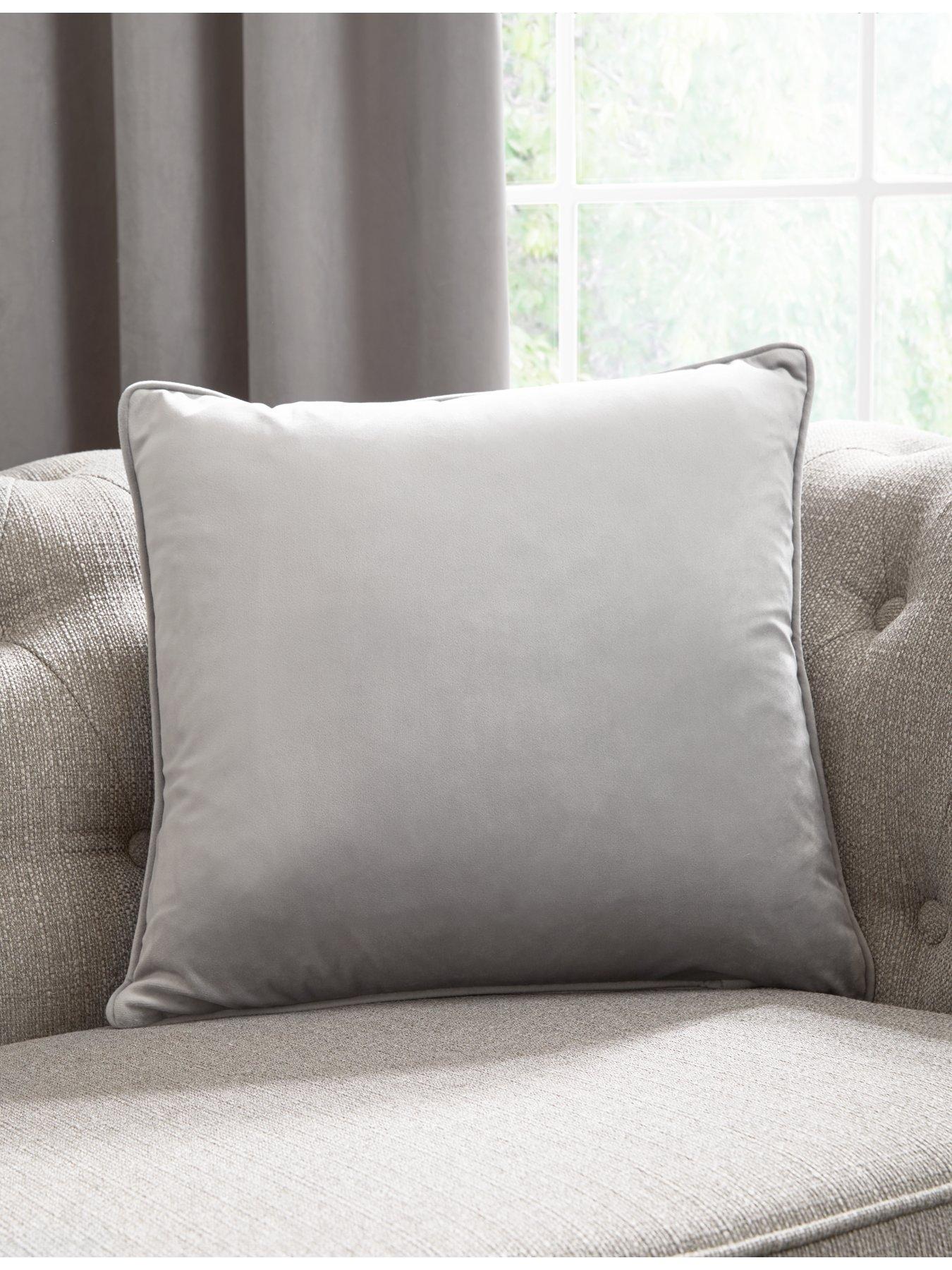 undefined Montrose Velvet Piped Cushion
