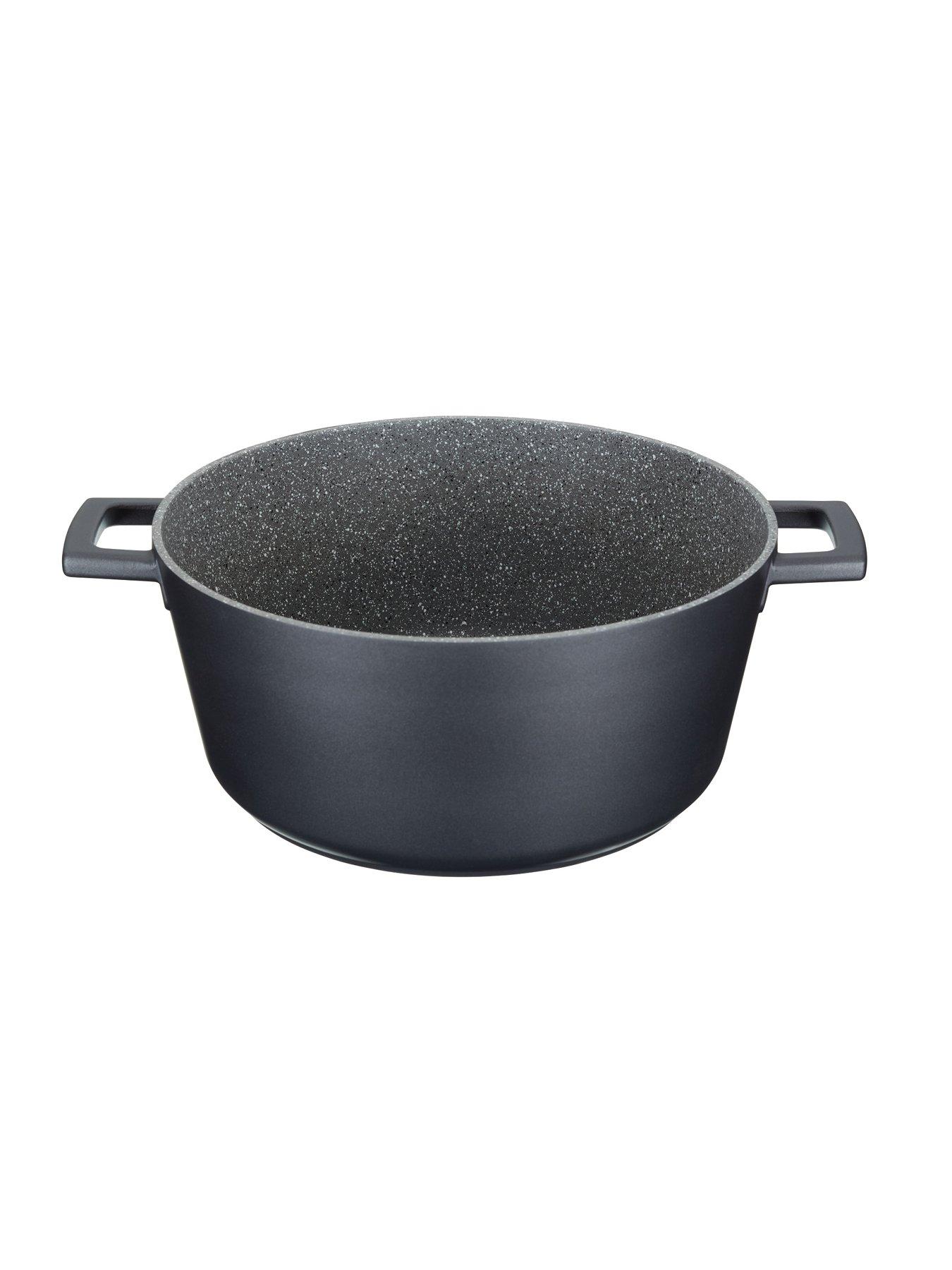 masterclass-lightweight-cast-aluminium-5-litre-casserole-dish-blackstillFront