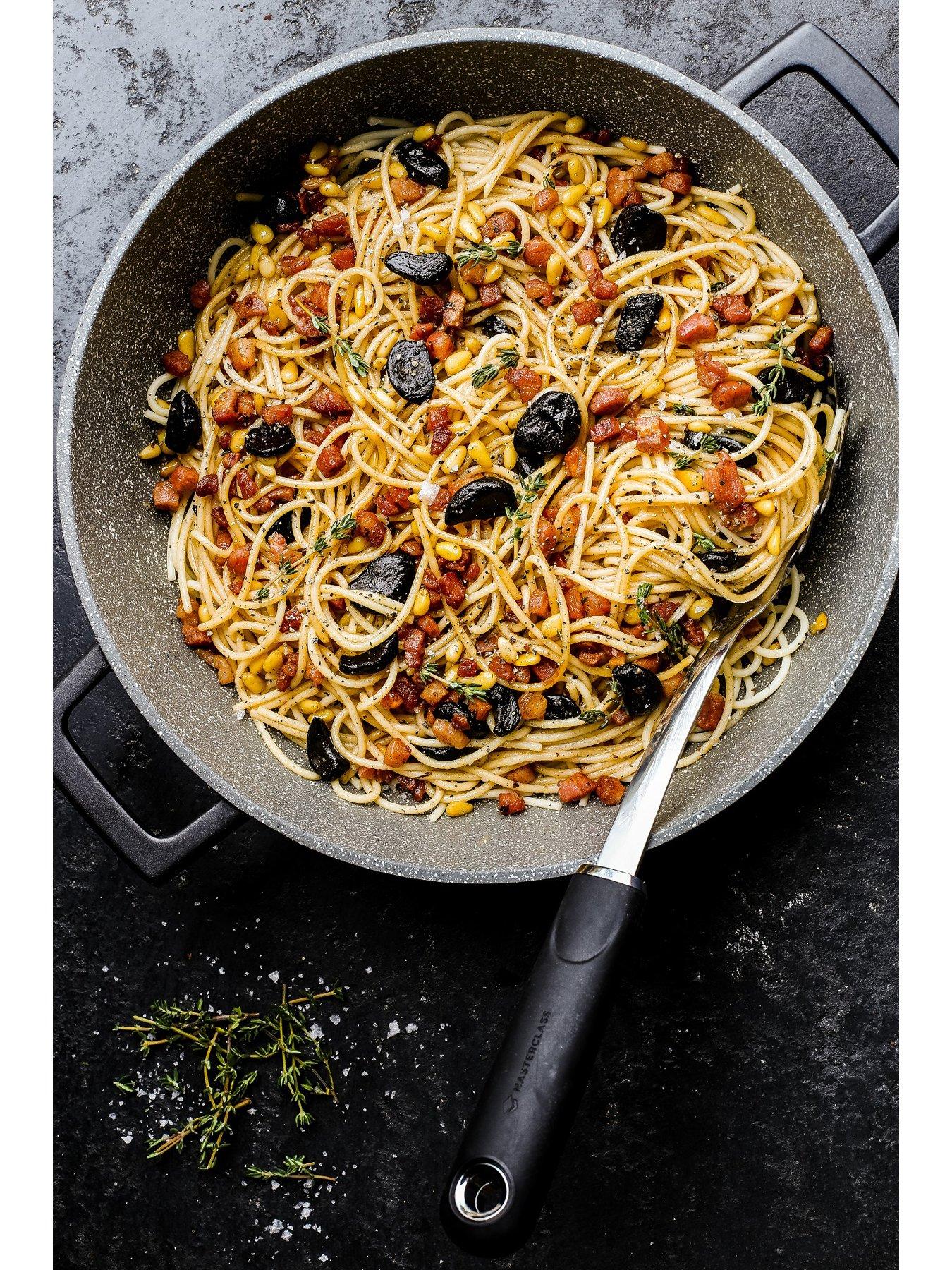 masterclass-lightweight-cast-aluminium-5-litre-casserole-dish-blackback