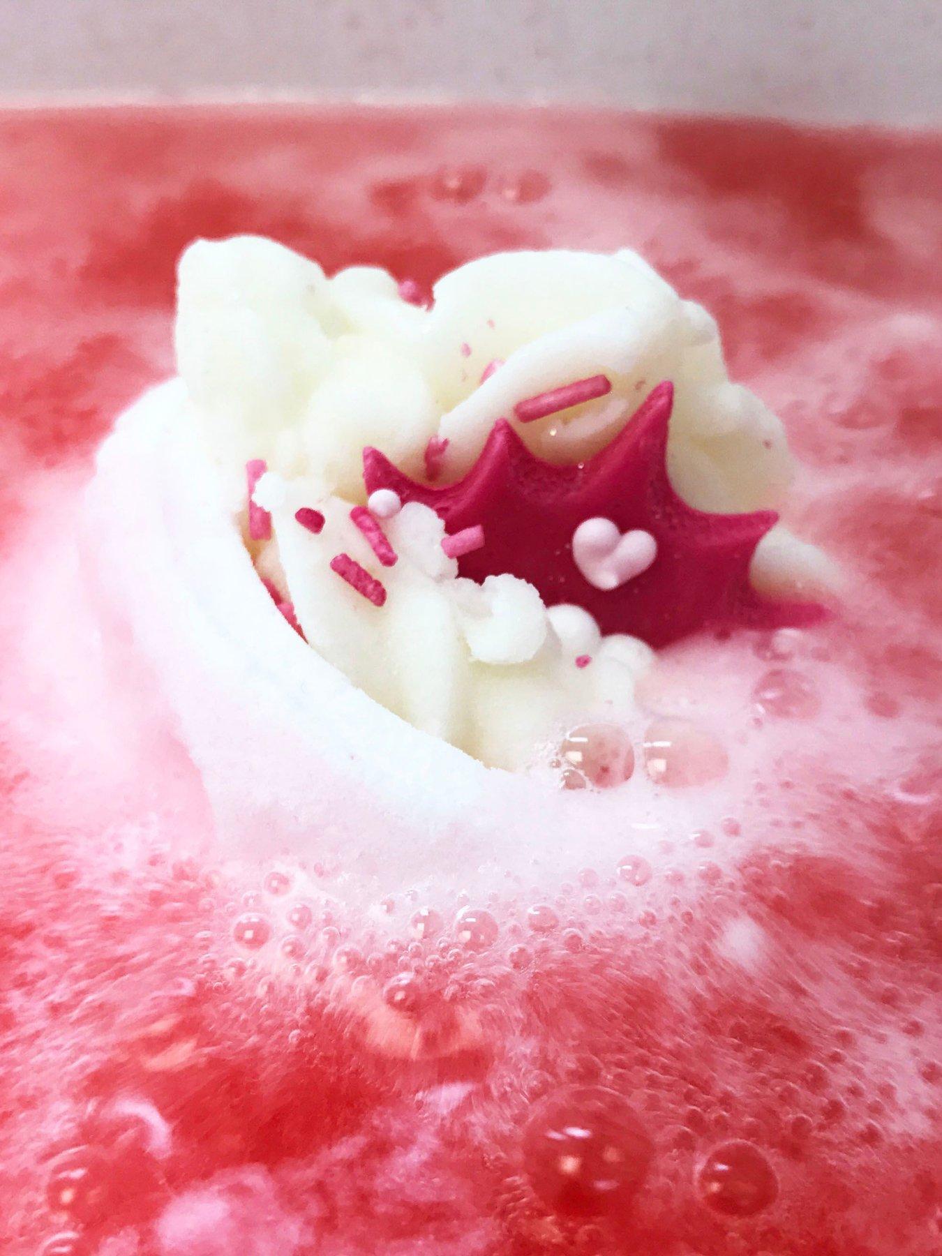 Image 3 of 4 of Bomb Cosmetics Unicorn Princess Bath Bomb Gift Set