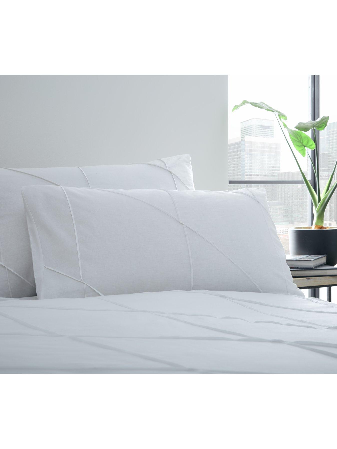 serene-pdart-duvet-cover-set-in-whitepback