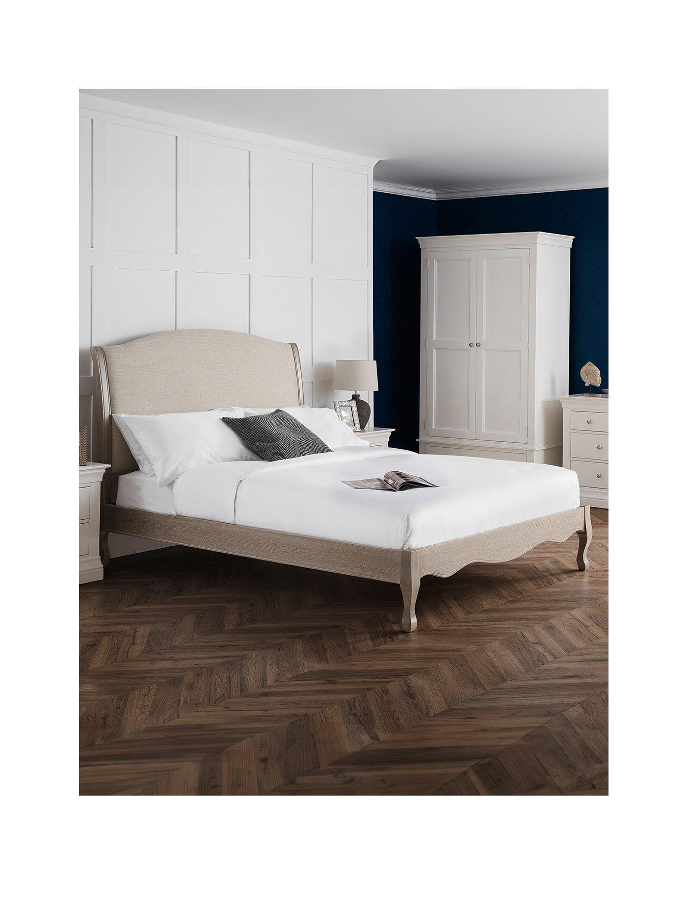 julian-bowen-camilenbspbed-framestillFront