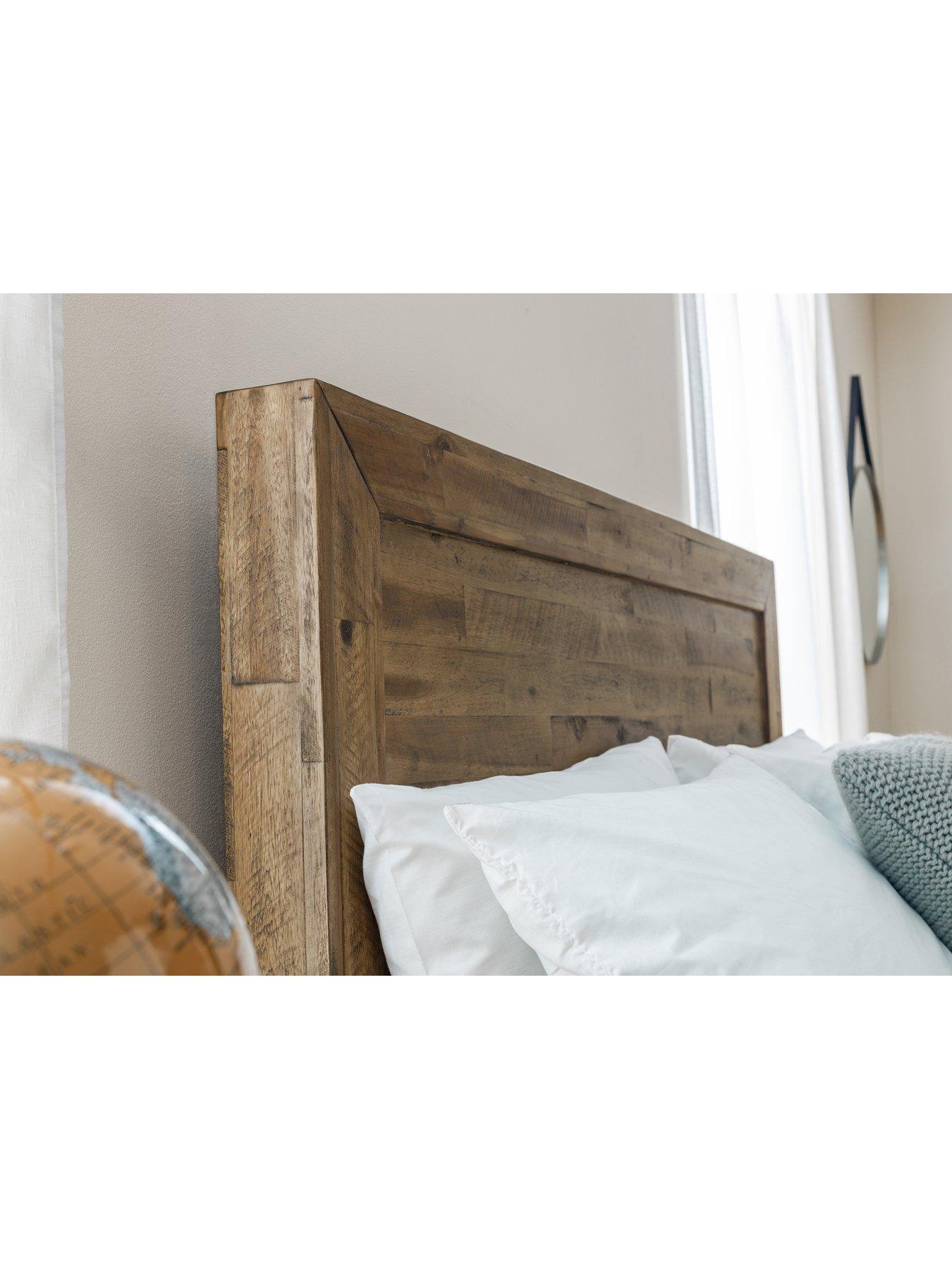 julian-bowen-hoxtonnbspwooden-bed-solid-acaciadetail