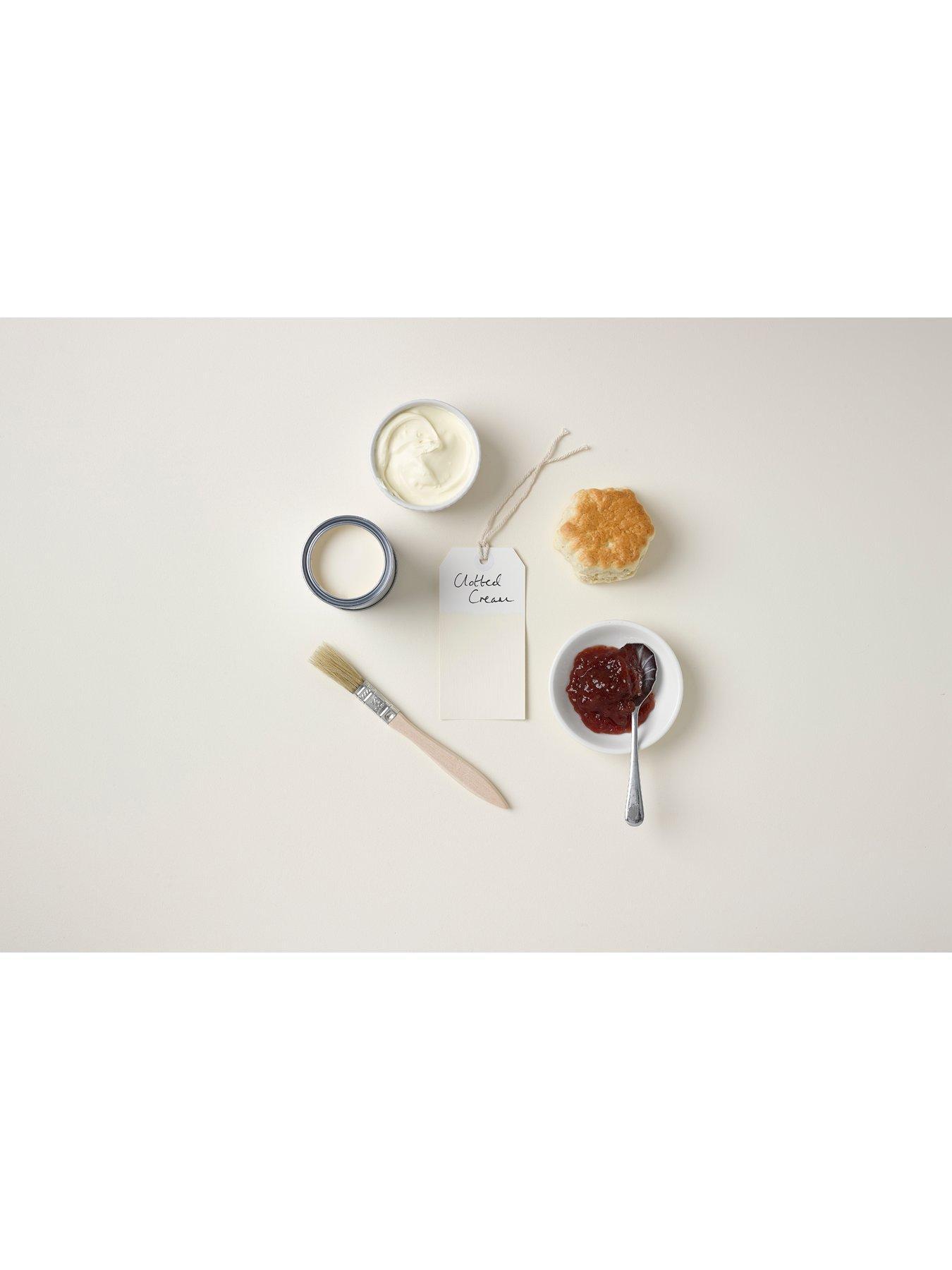 Image 3 of 5 of Rust-Oleum Chalky Finish 2.5-litre Wall Paint &ndash; Clotted Cream