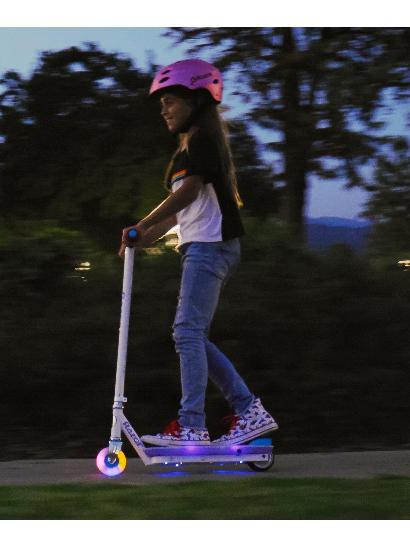 razor-electric-party-pop-scooter-for-kids-8-with-led-wheelsdetail