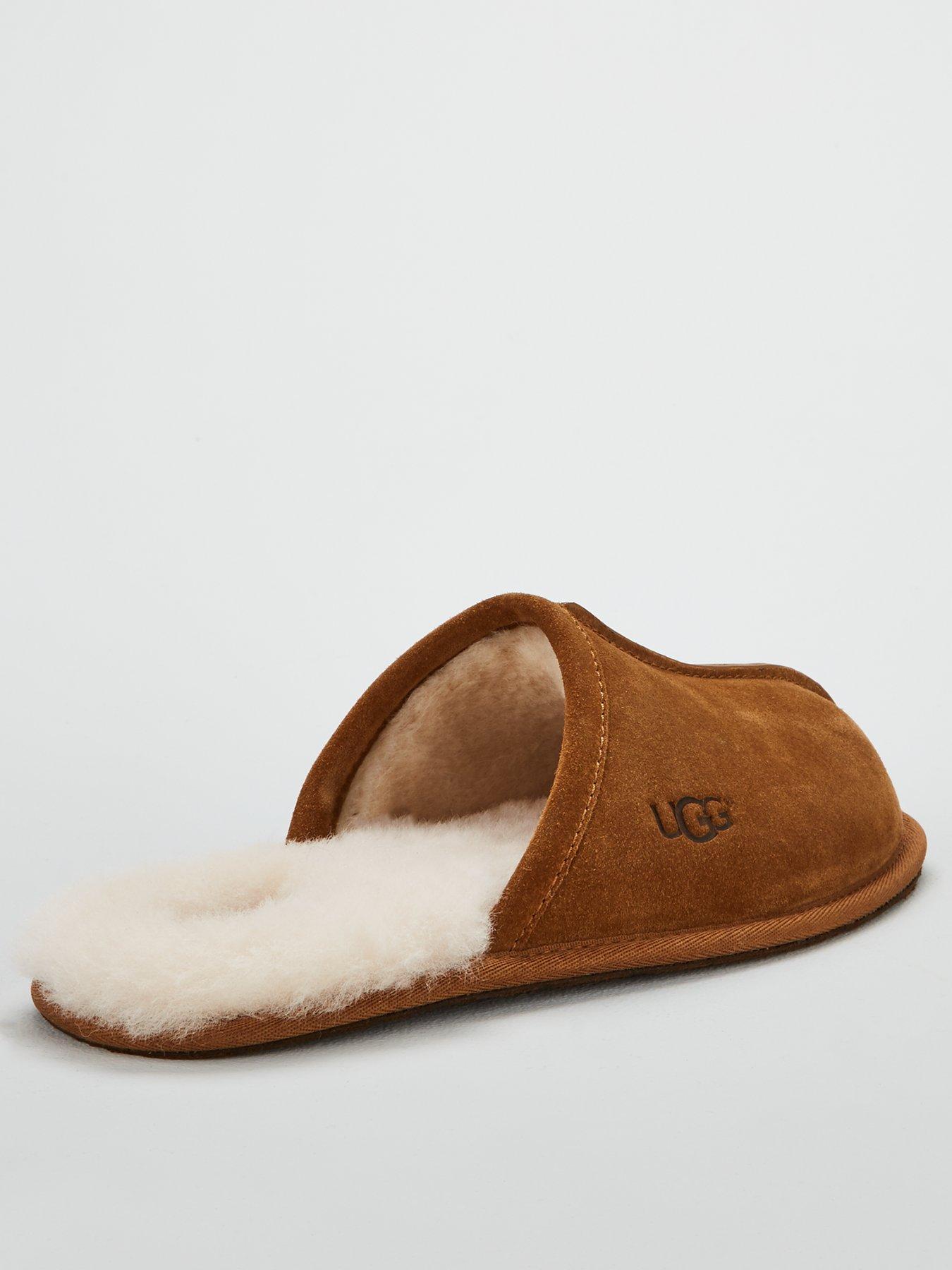 Mid brown 2025 ugg slippers