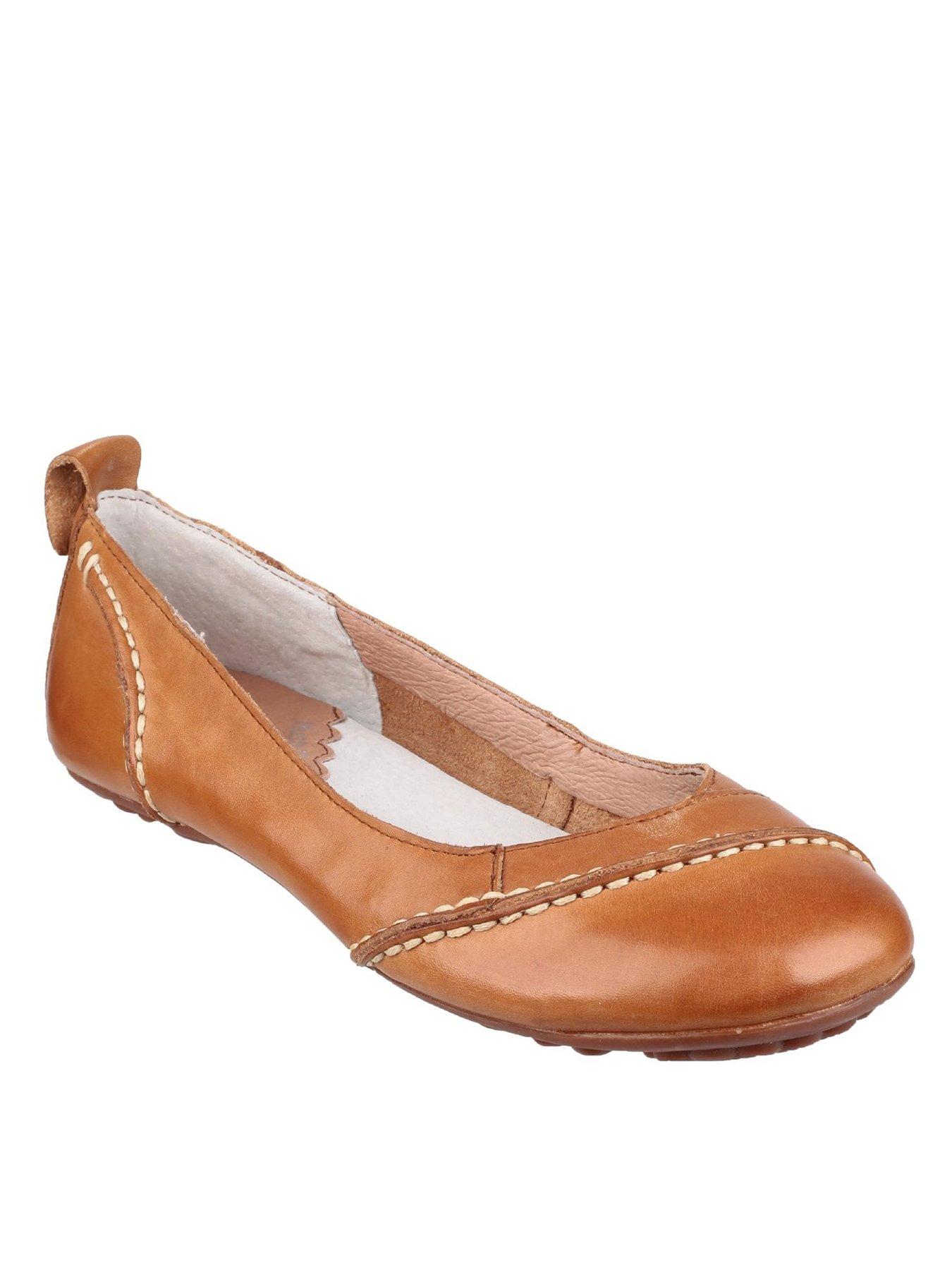 Tan deals flat pumps