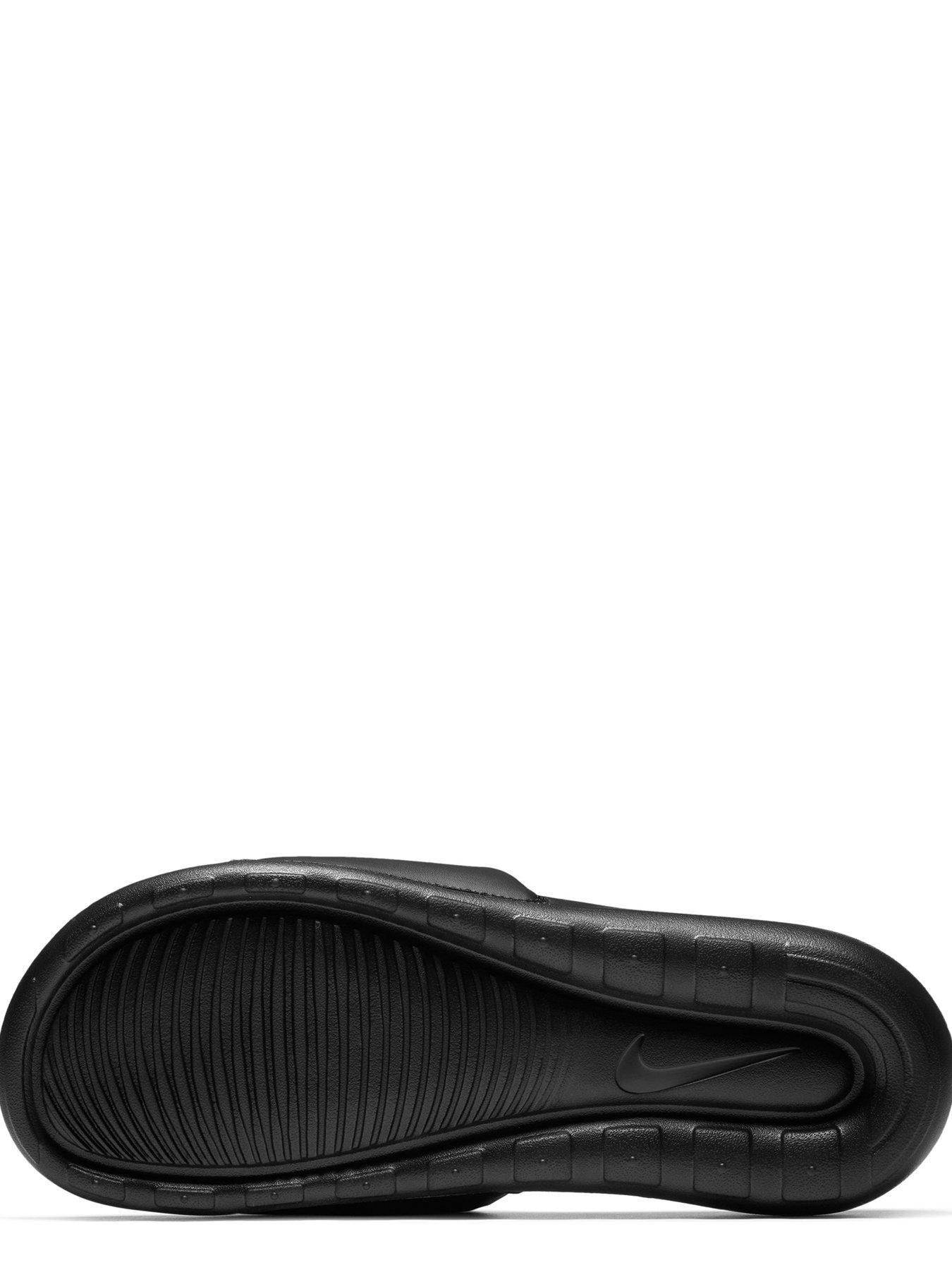 nike-victori-one-blackwhitedetail