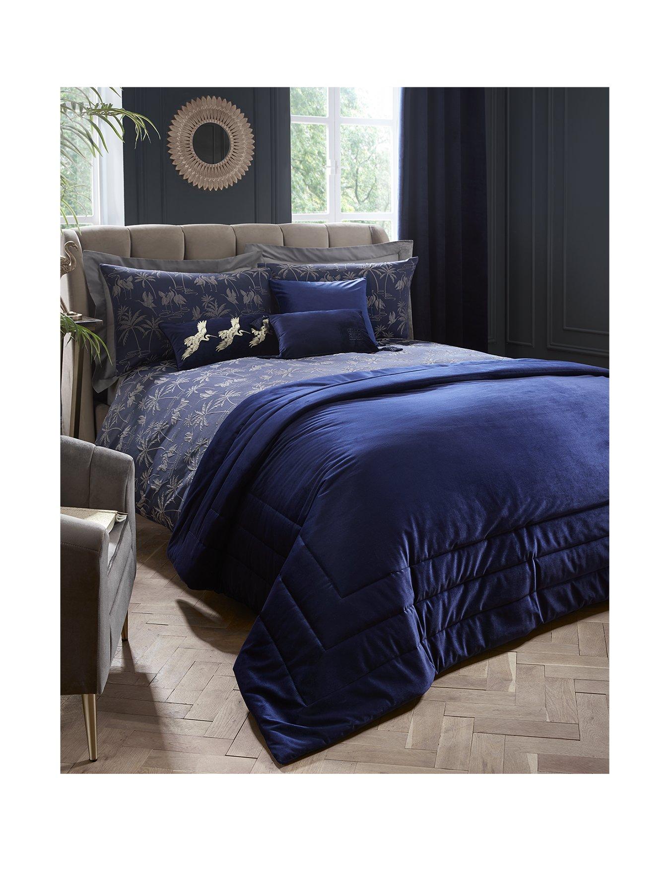 laurence-llewelyn-bowen-llb-chic-velvet-throw-navystillFront