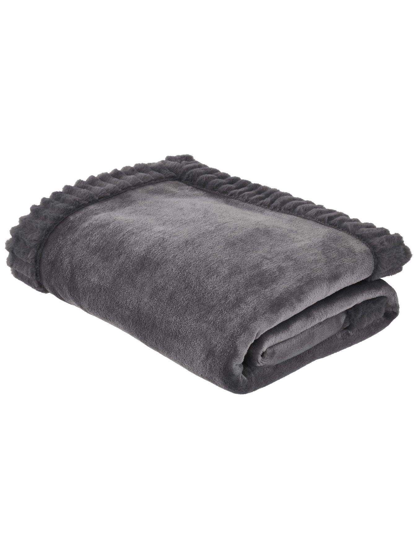 catherine-lansfield-velvet-amp-faux-fur-throw-blushfront