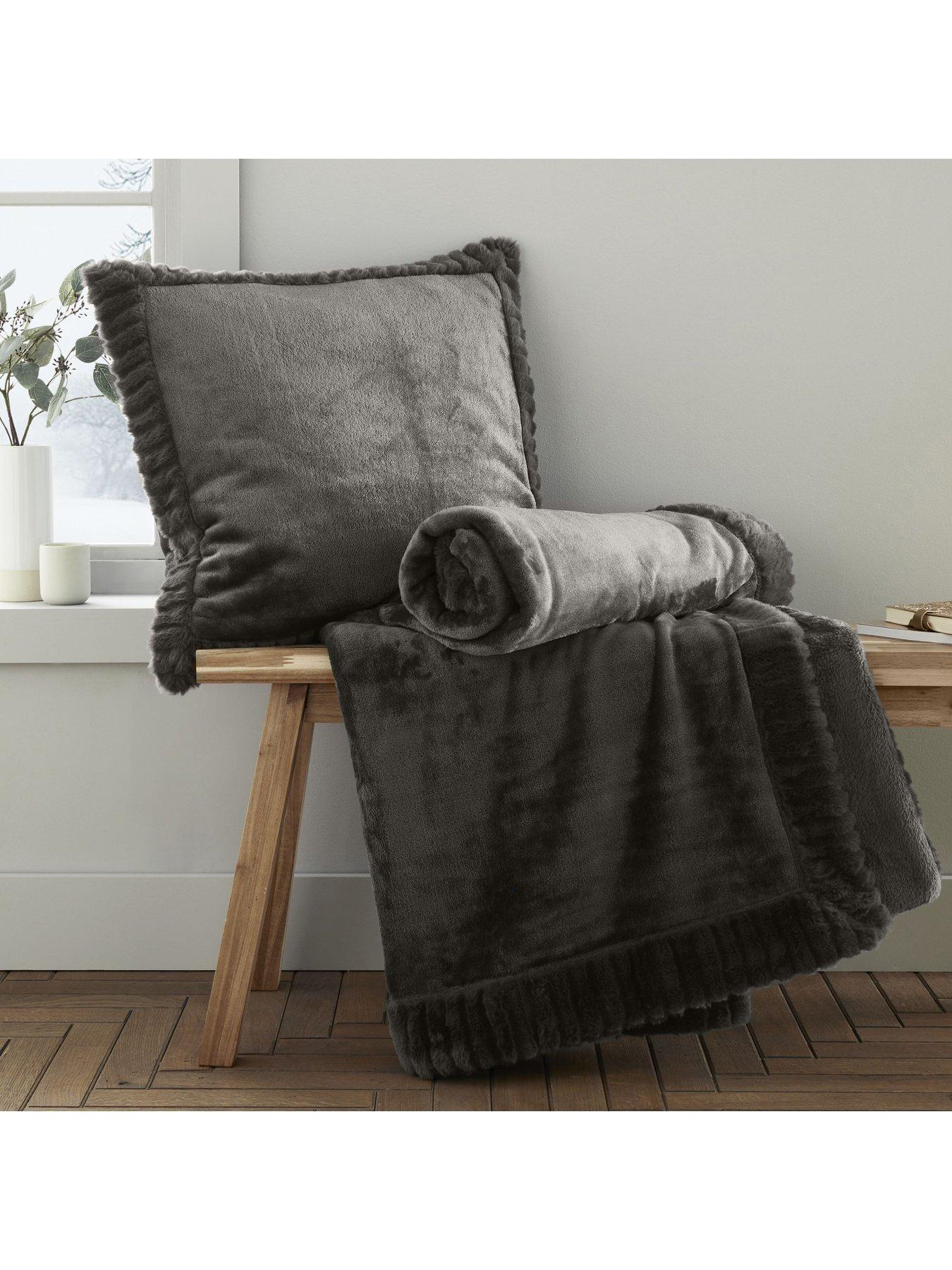catherine-lansfield-velvet-amp-faux-fur-throw-rangeback
