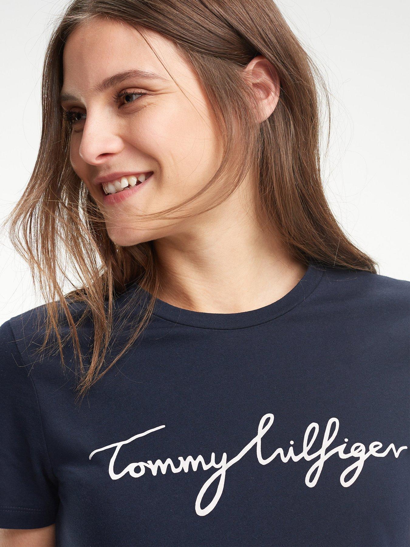 tommy-hilfiger-tommy-heritage-crew-neck-graphic-t-shirt-navyoutfit