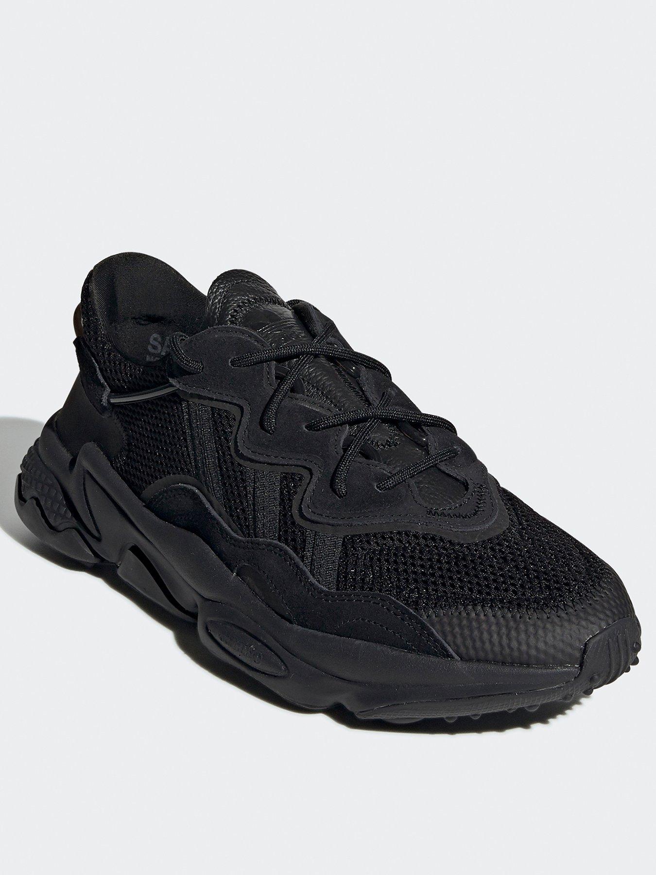 adidas-originals-ozweego-blackblackoutfit