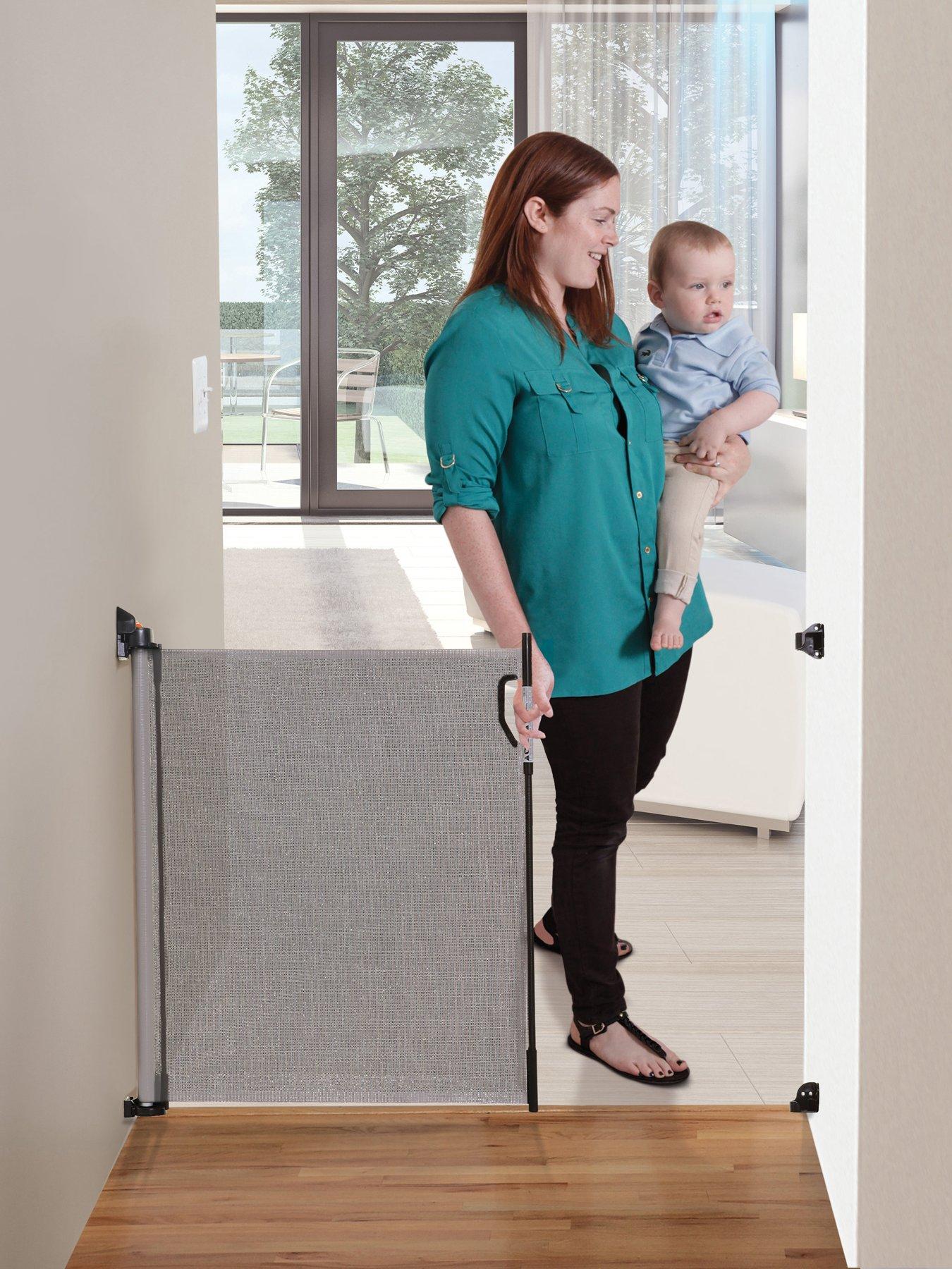 dreambaby-retractable-relocatable-gate-fits-gaps-0-140cm-greymeshstillFront