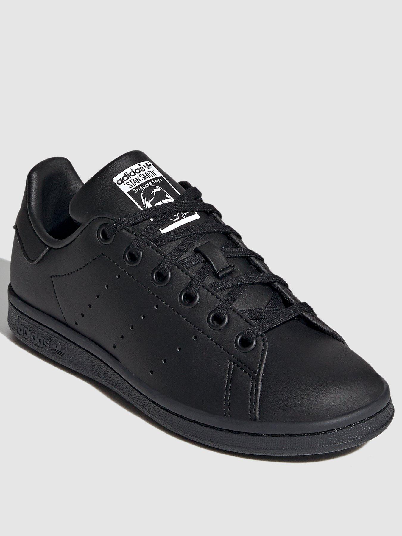 Stan smith deals black and white